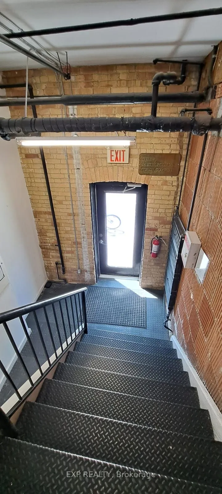 2480 Dundas Street W