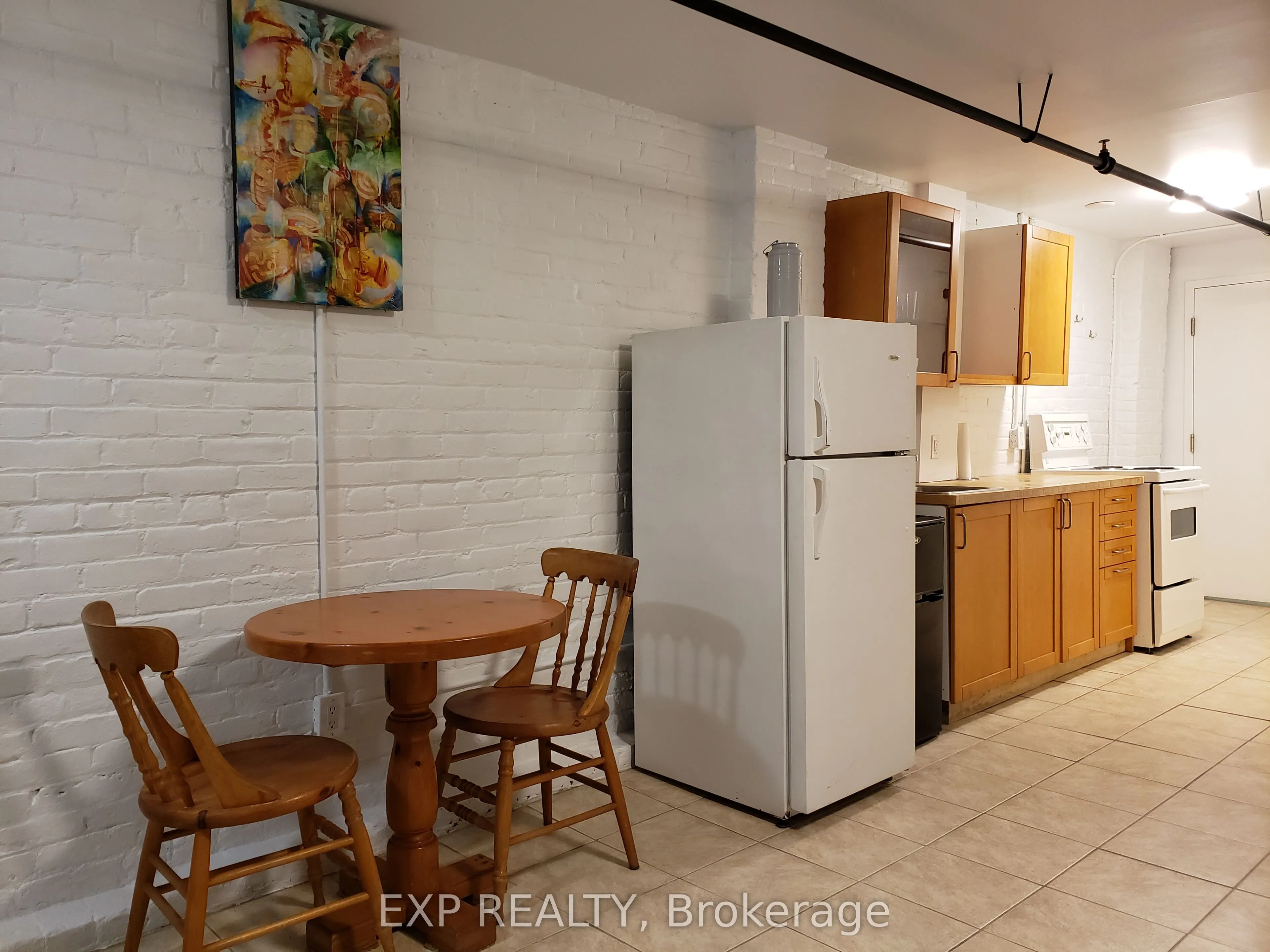 2480 Dundas Street W