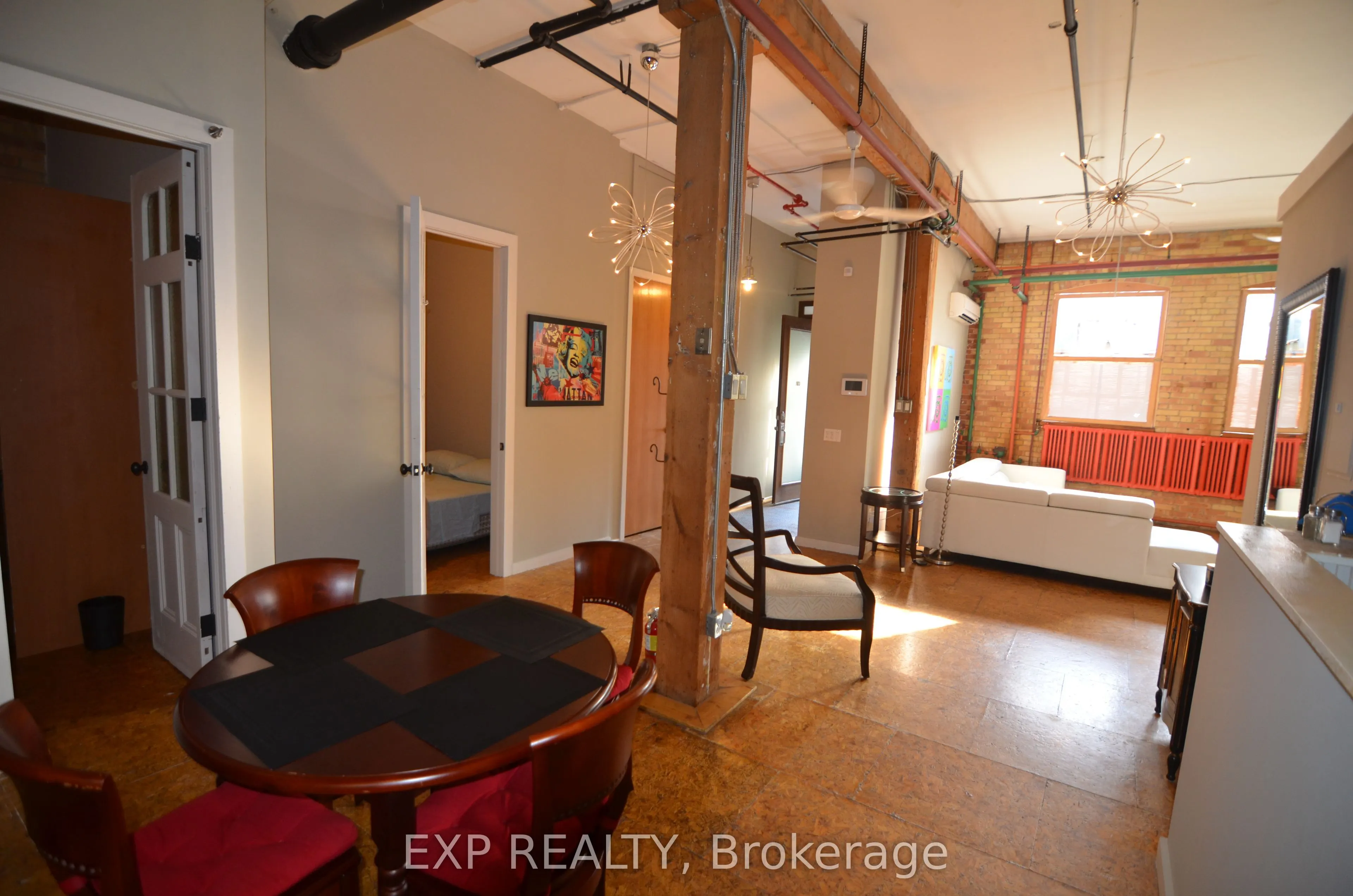 2480 Dundas Street W