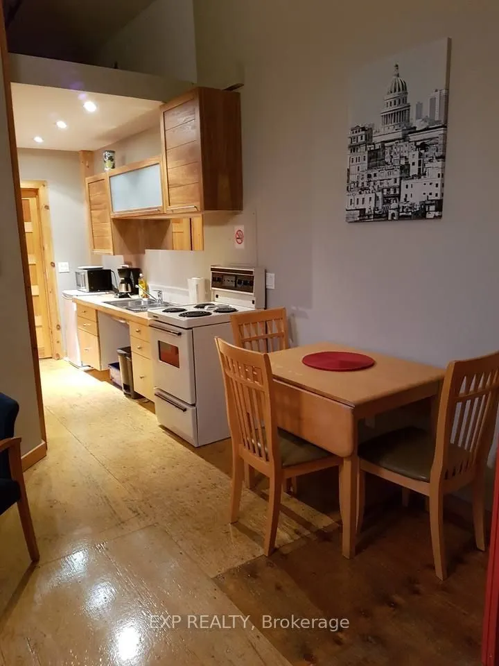 2480 Dundas Street W