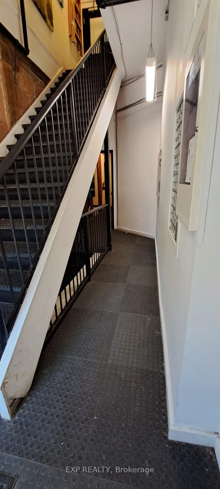 2480 Dundas Street W