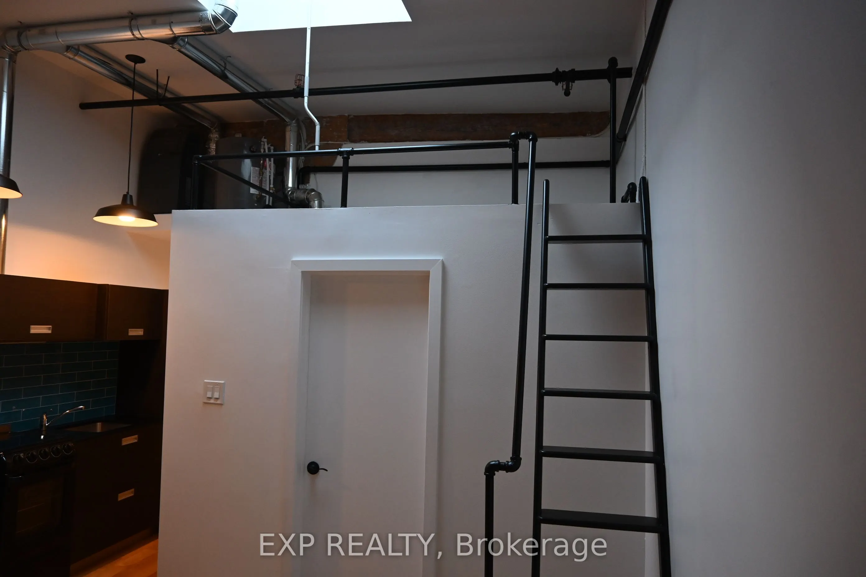 2480 Dundas Street W