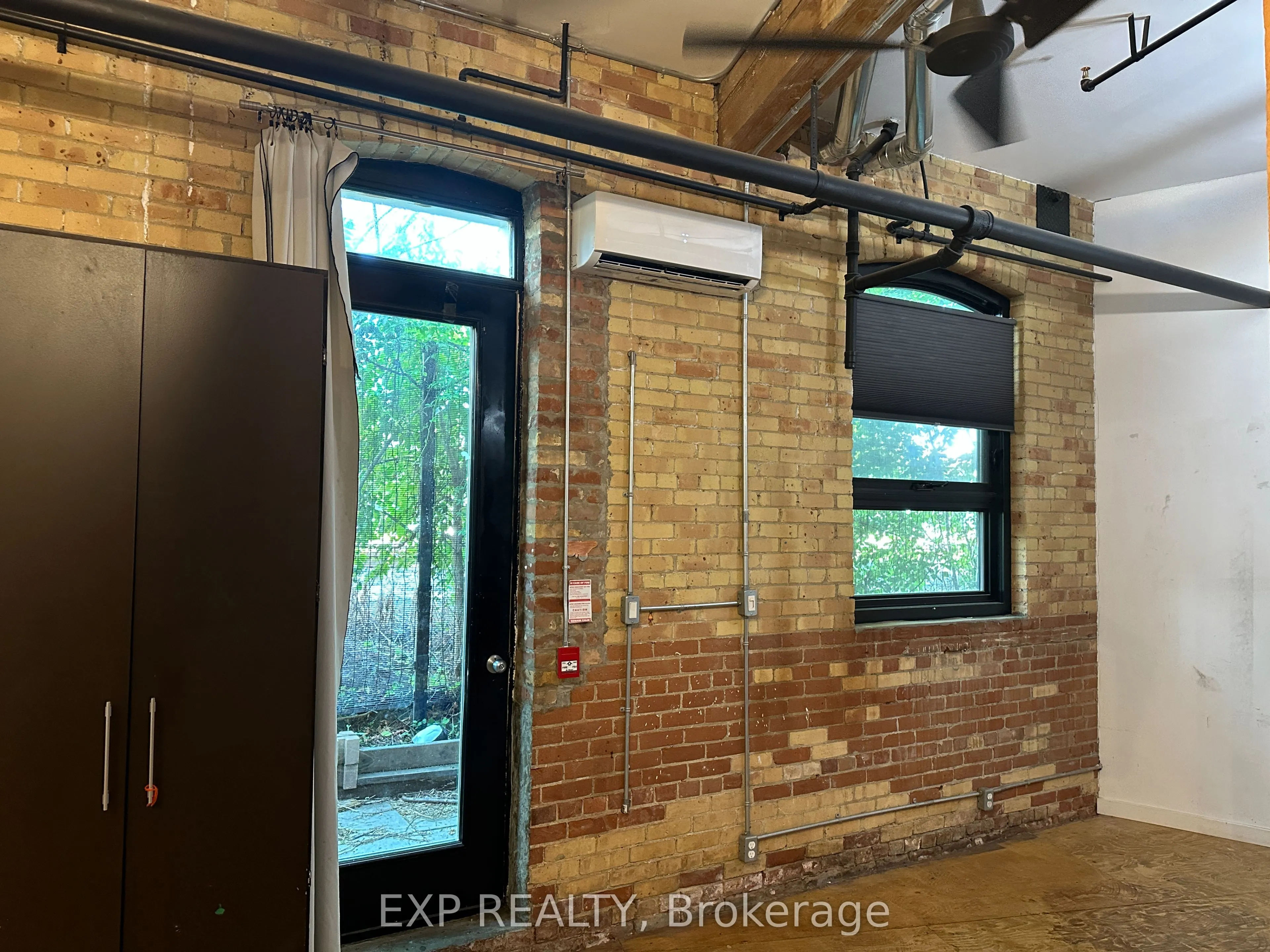 2480 Dundas Street W