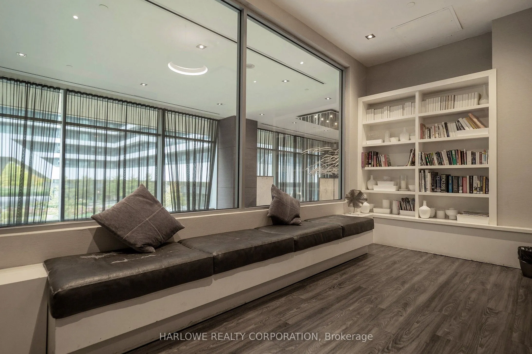 33 Shore Breeze Drive, #2006