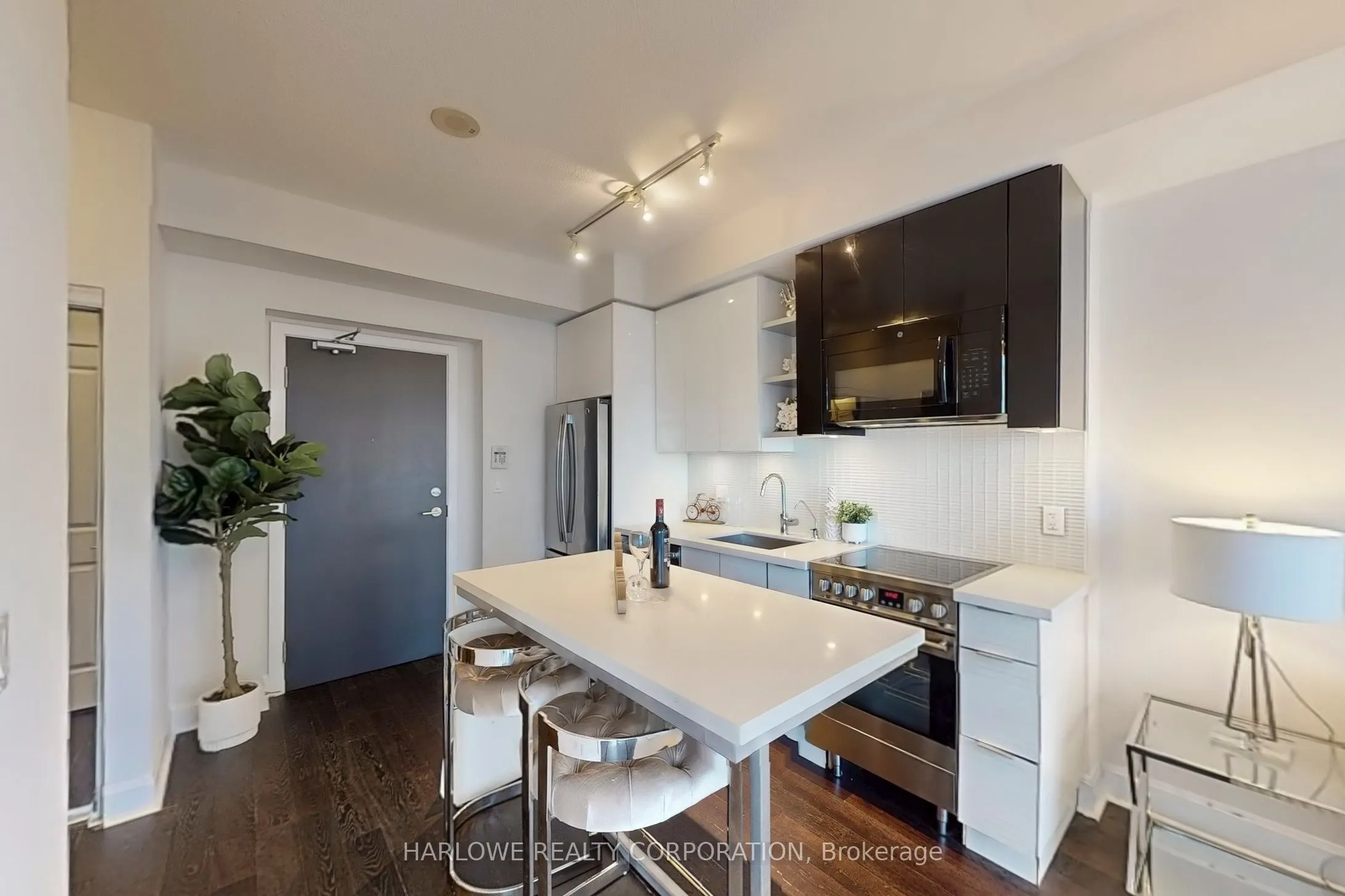 33 Shore Breeze Drive, #2006