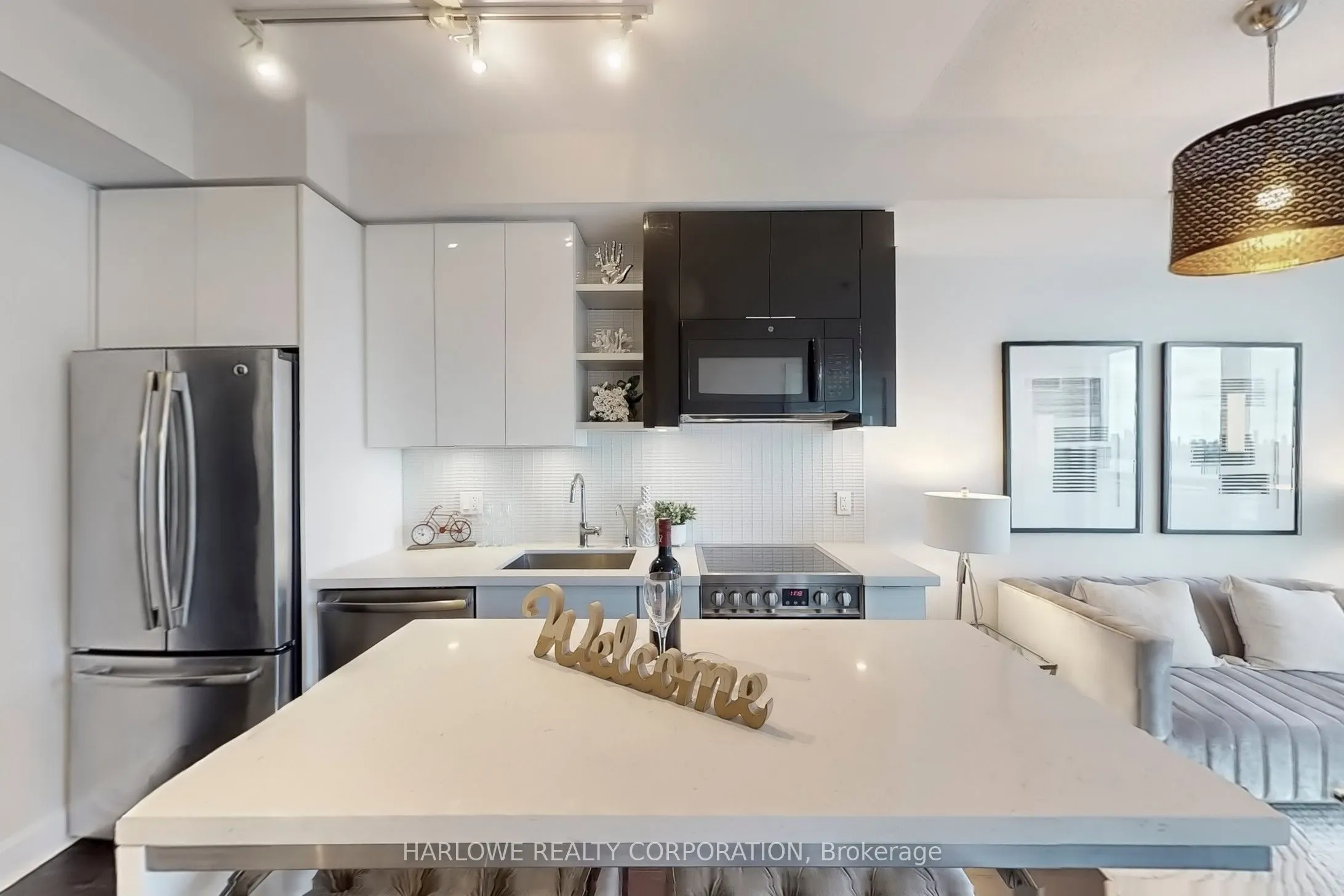 33 Shore Breeze Drive, #2006