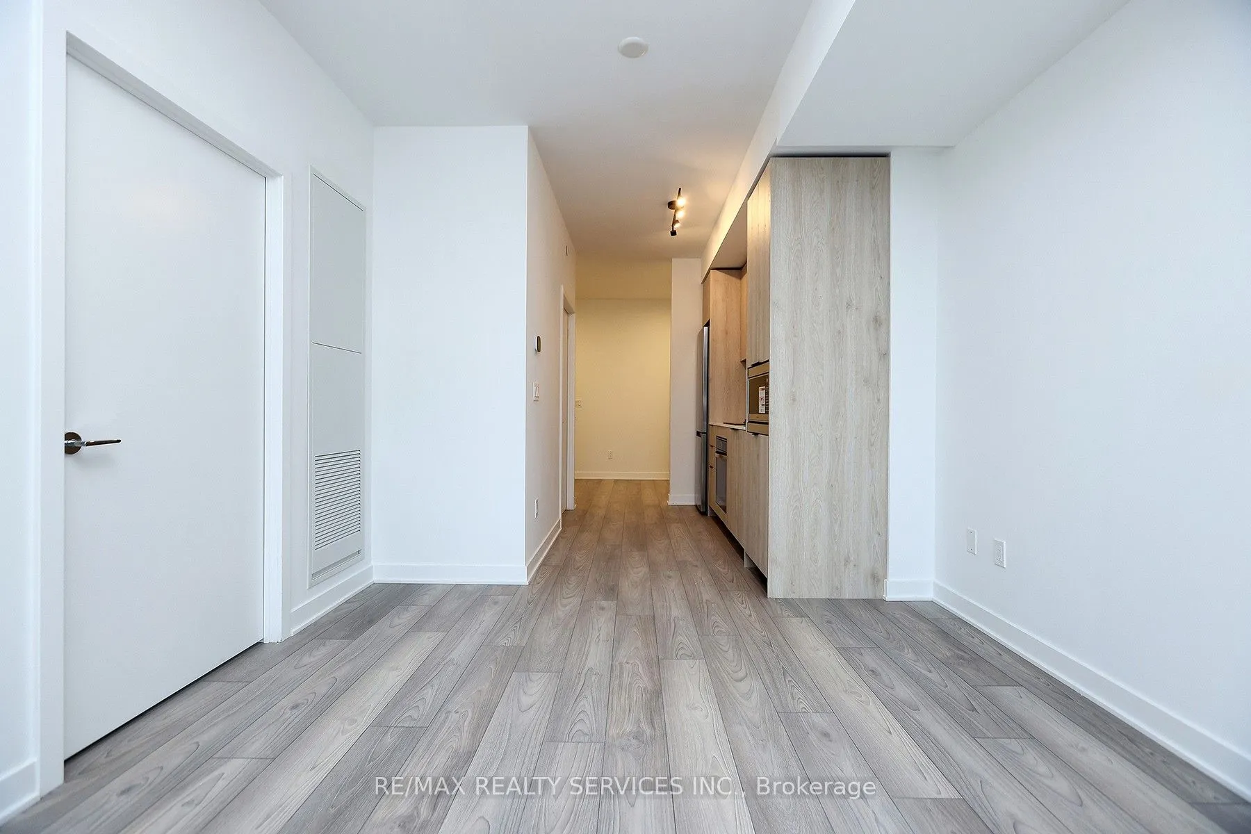 1007 The Queensway, #305