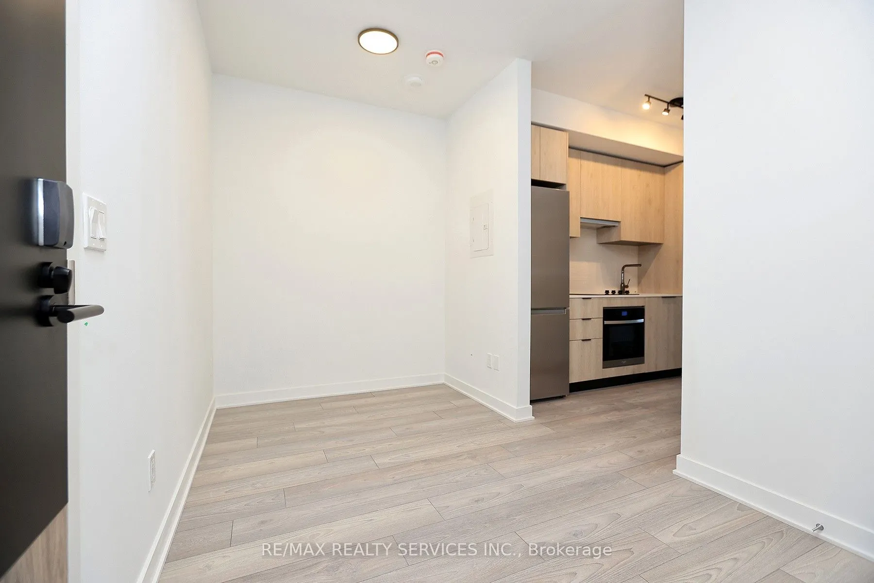 1007 The Queensway, #305