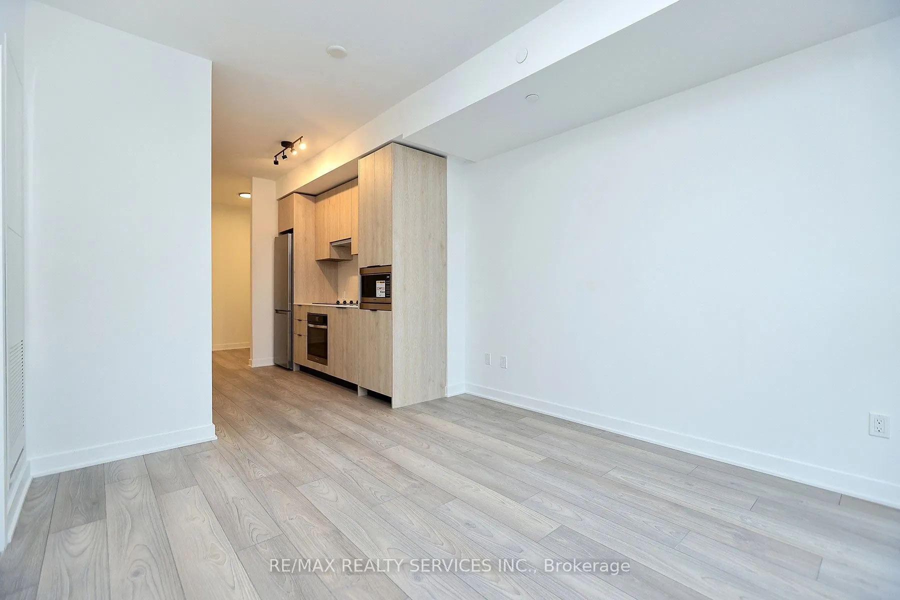 1007 The Queensway, #305