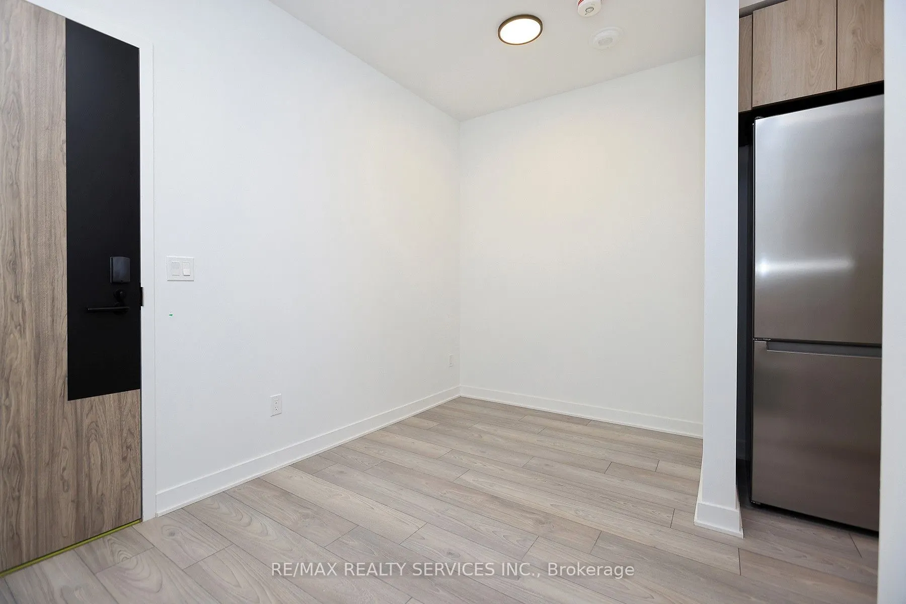 1007 The Queensway, #305