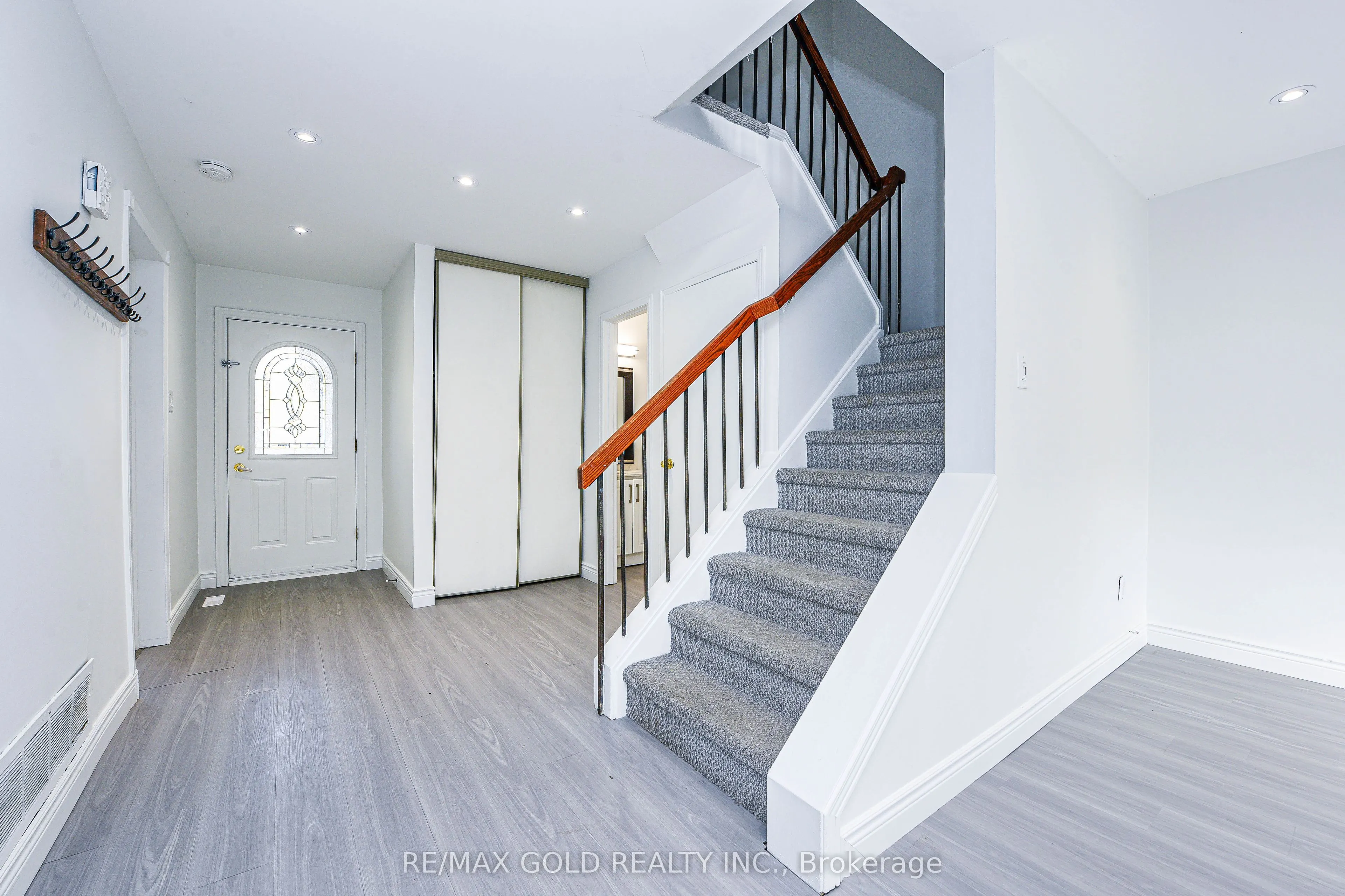 14 Nottawasaga Crescent