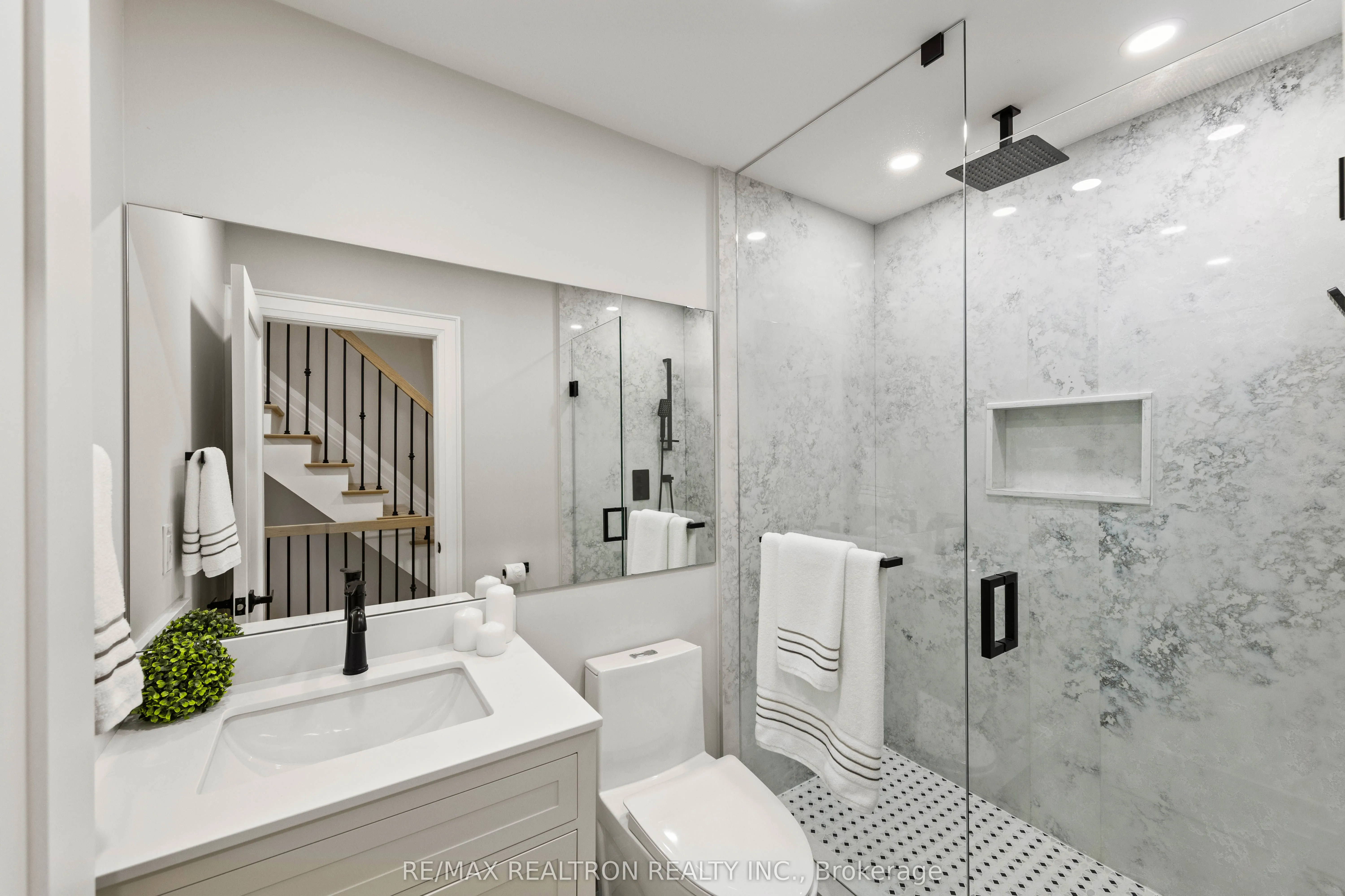 12 Market Garden Mews