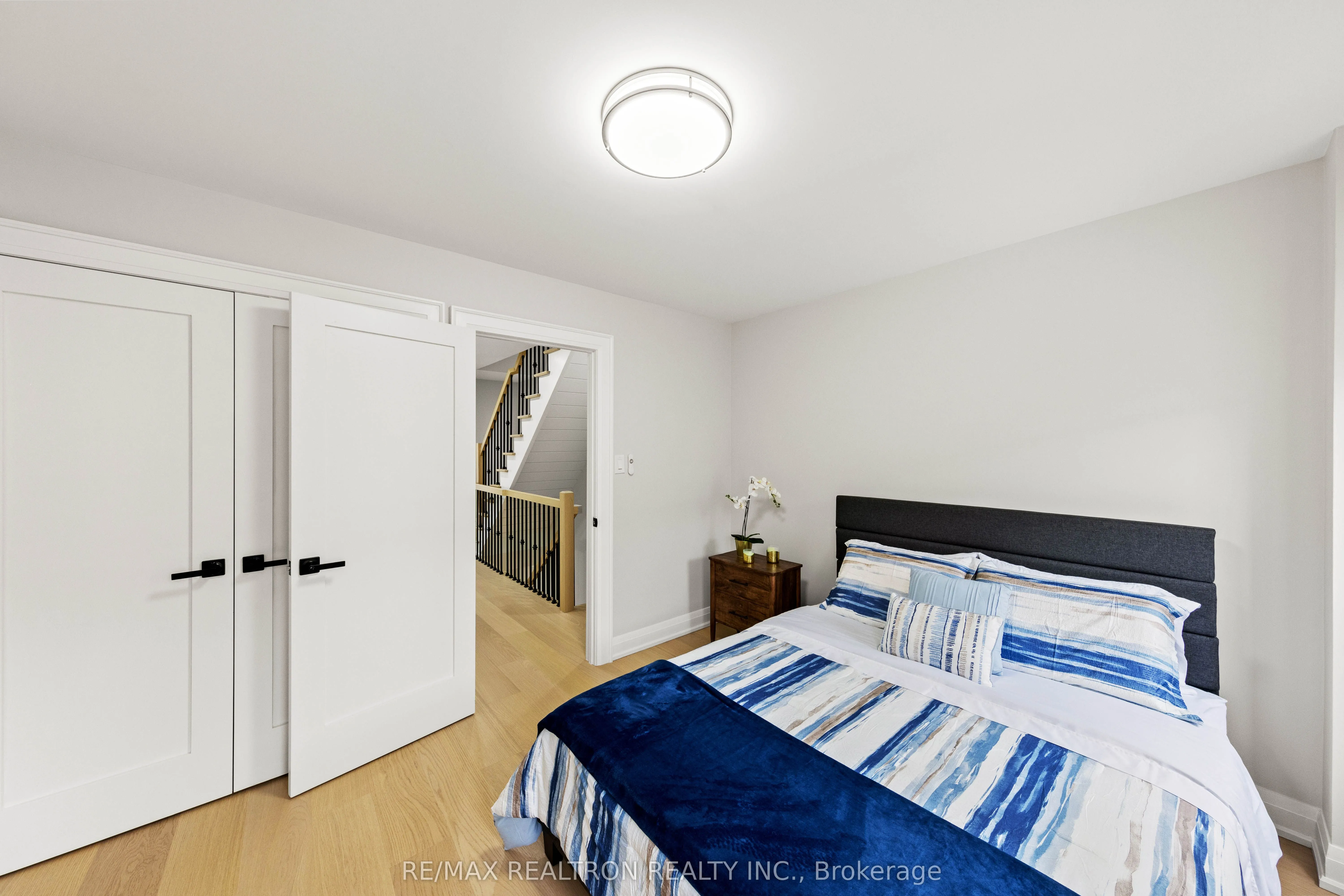 12 Market Garden Mews