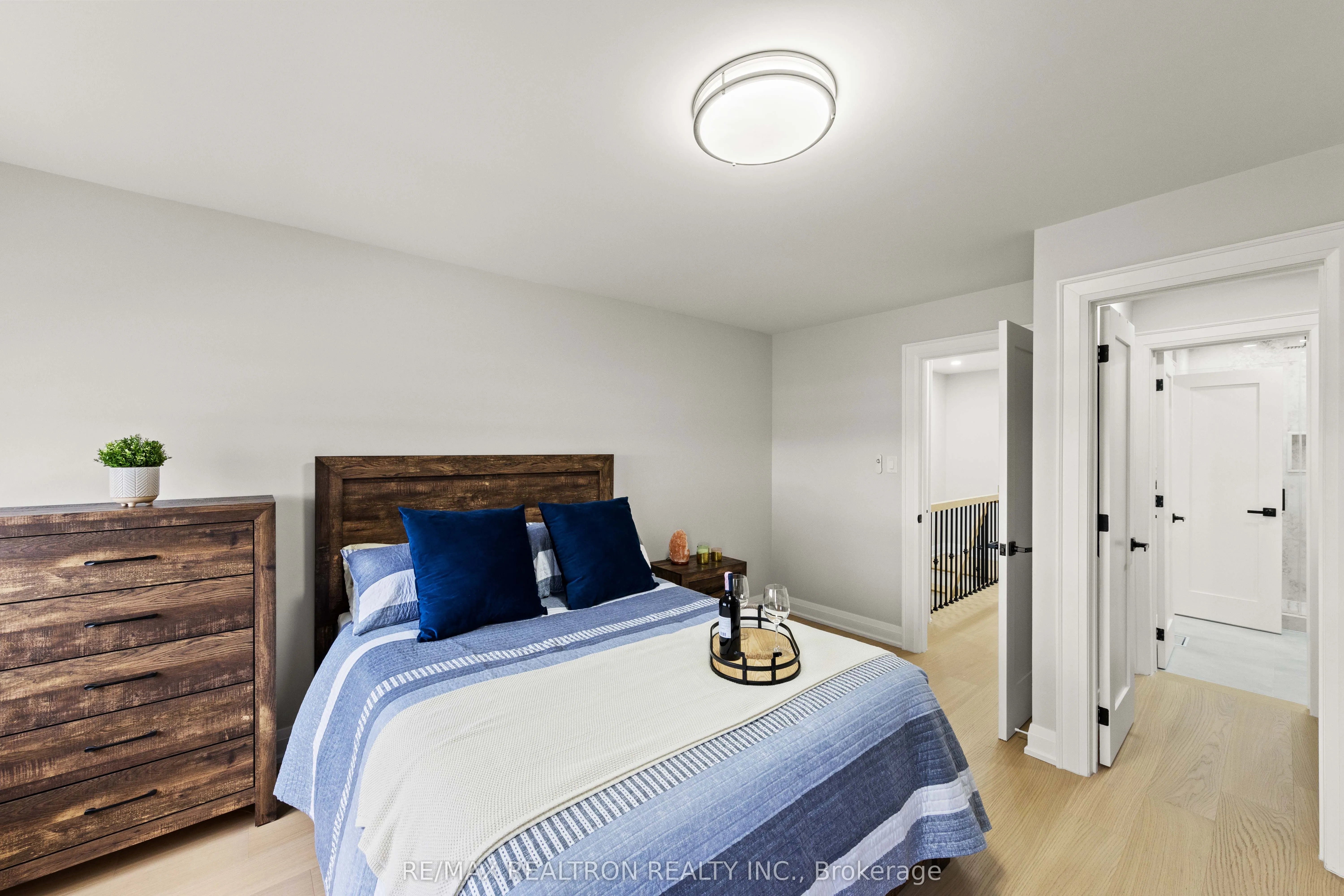 12 Market Garden Mews