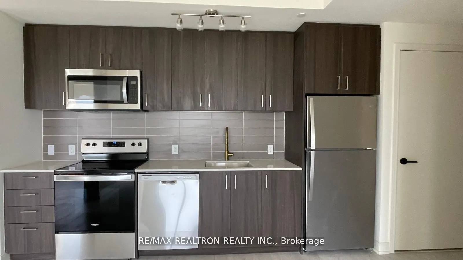 8010 Derry Road E, #807