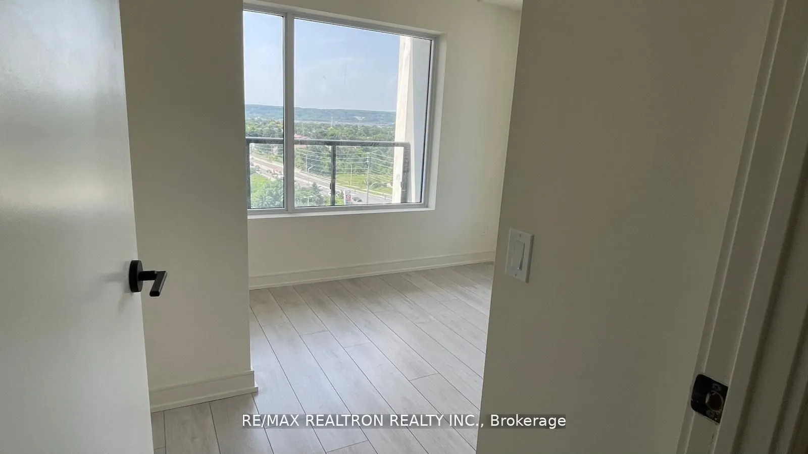 8010 Derry Road E, #807