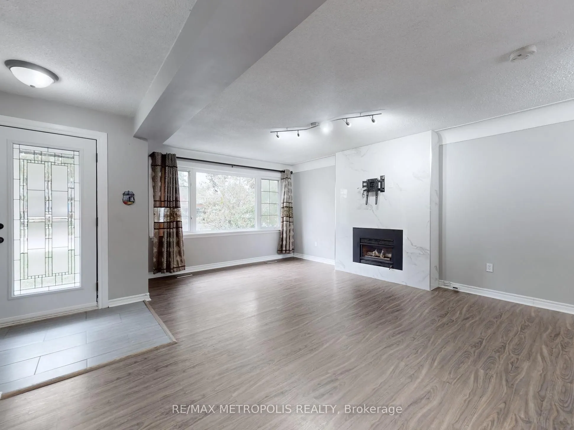 2098 Maplewood Drive