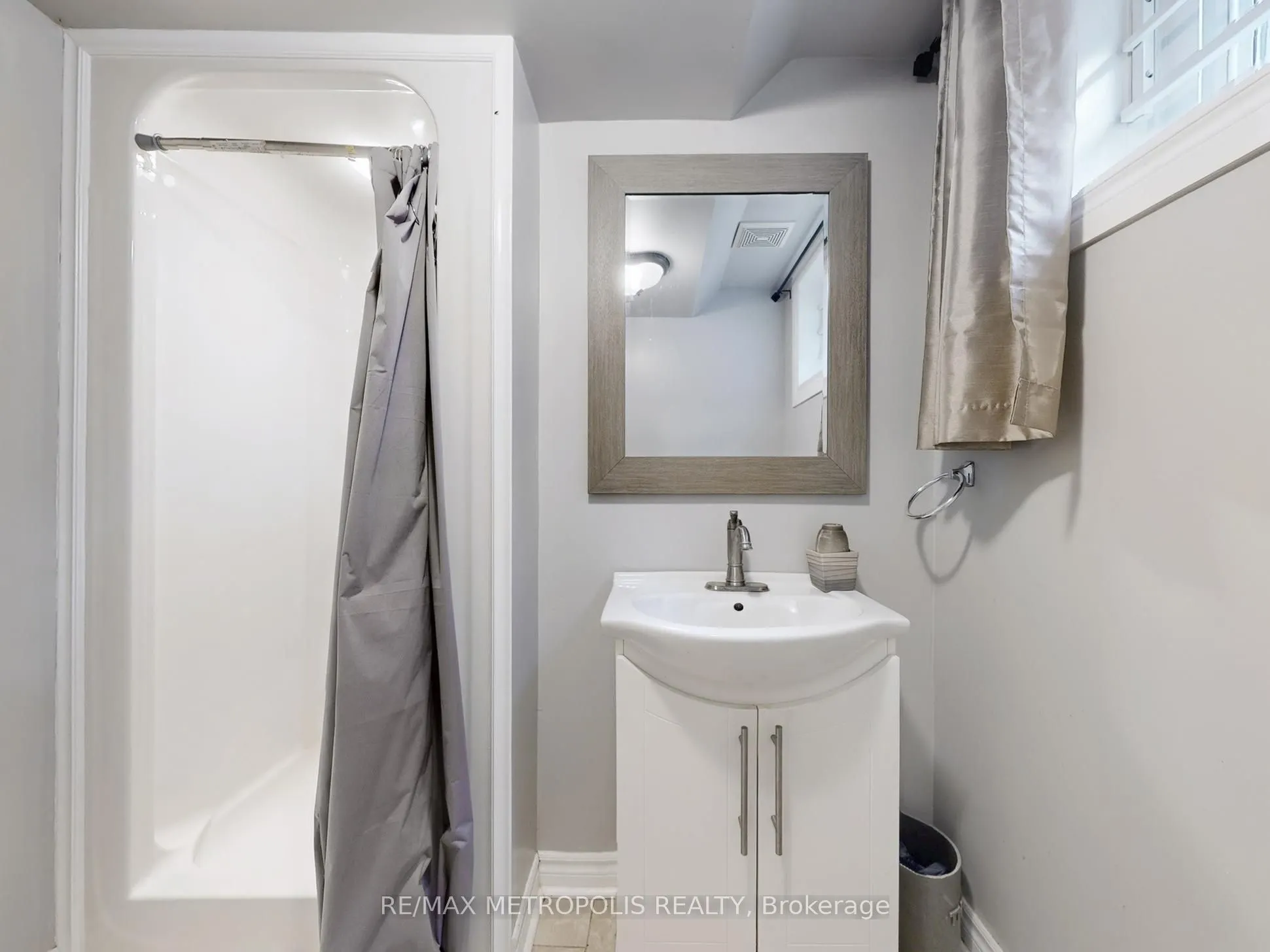 2098 Maplewood Drive