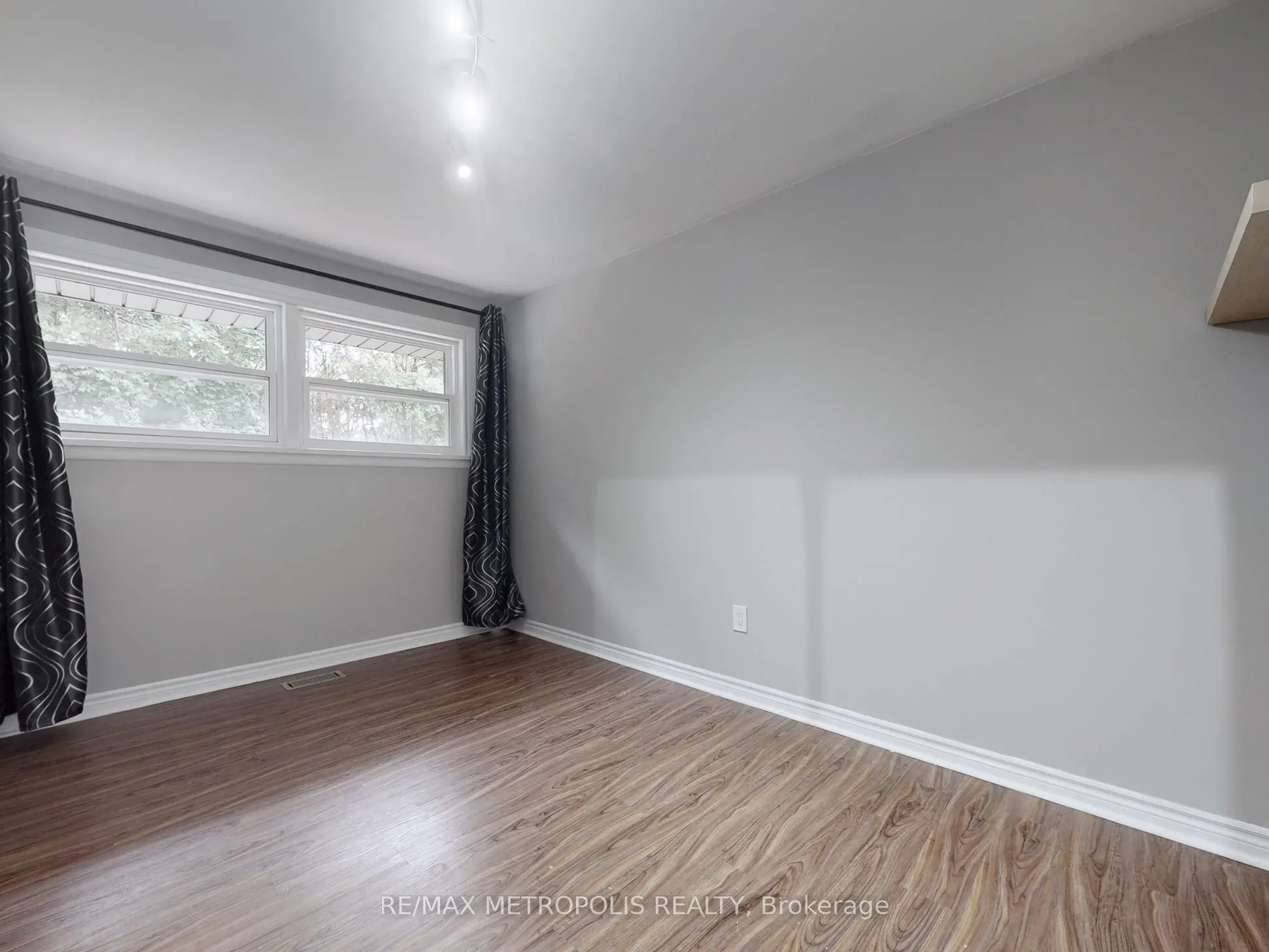 2098 Maplewood Drive