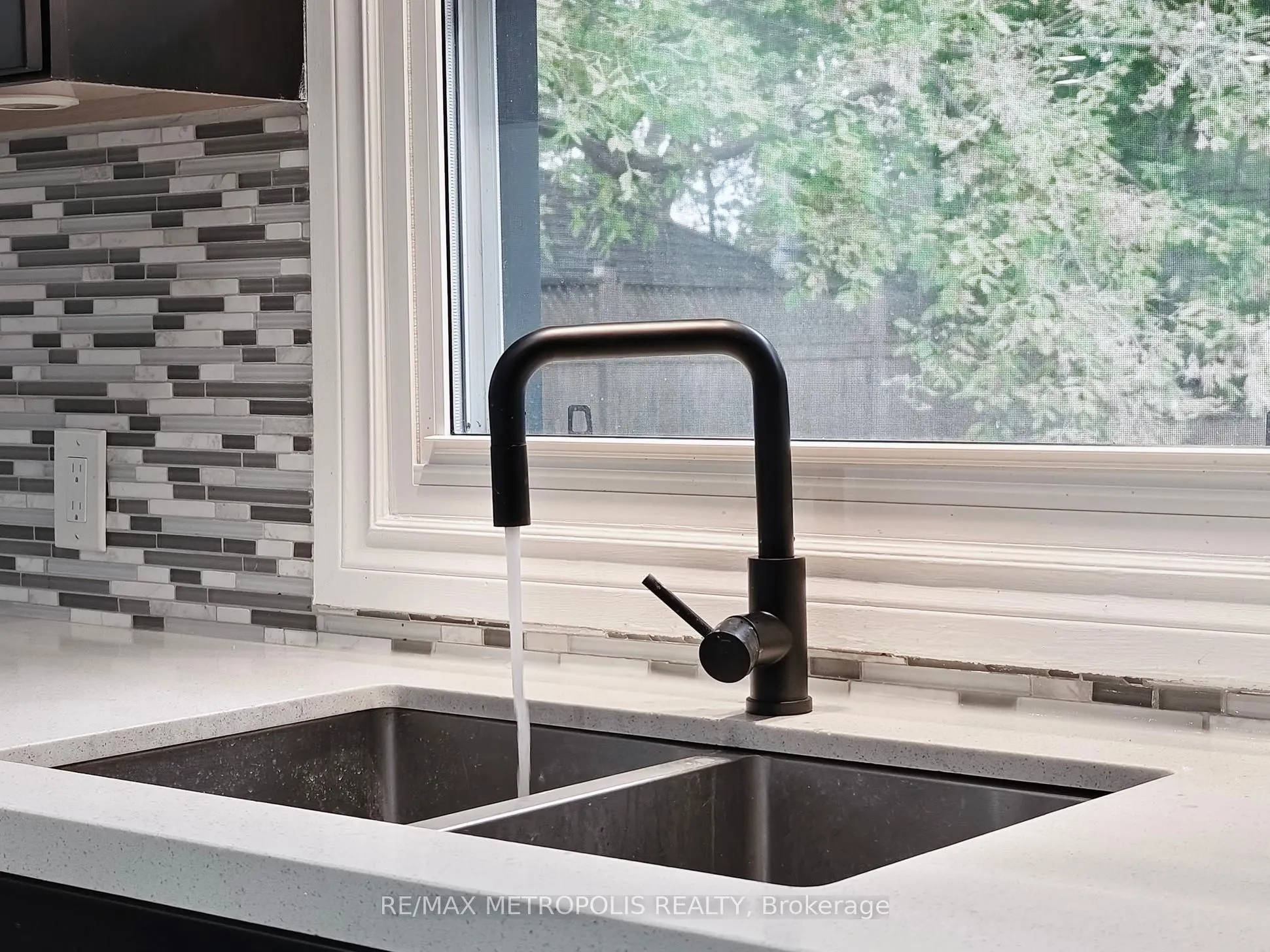 2098 Maplewood Drive