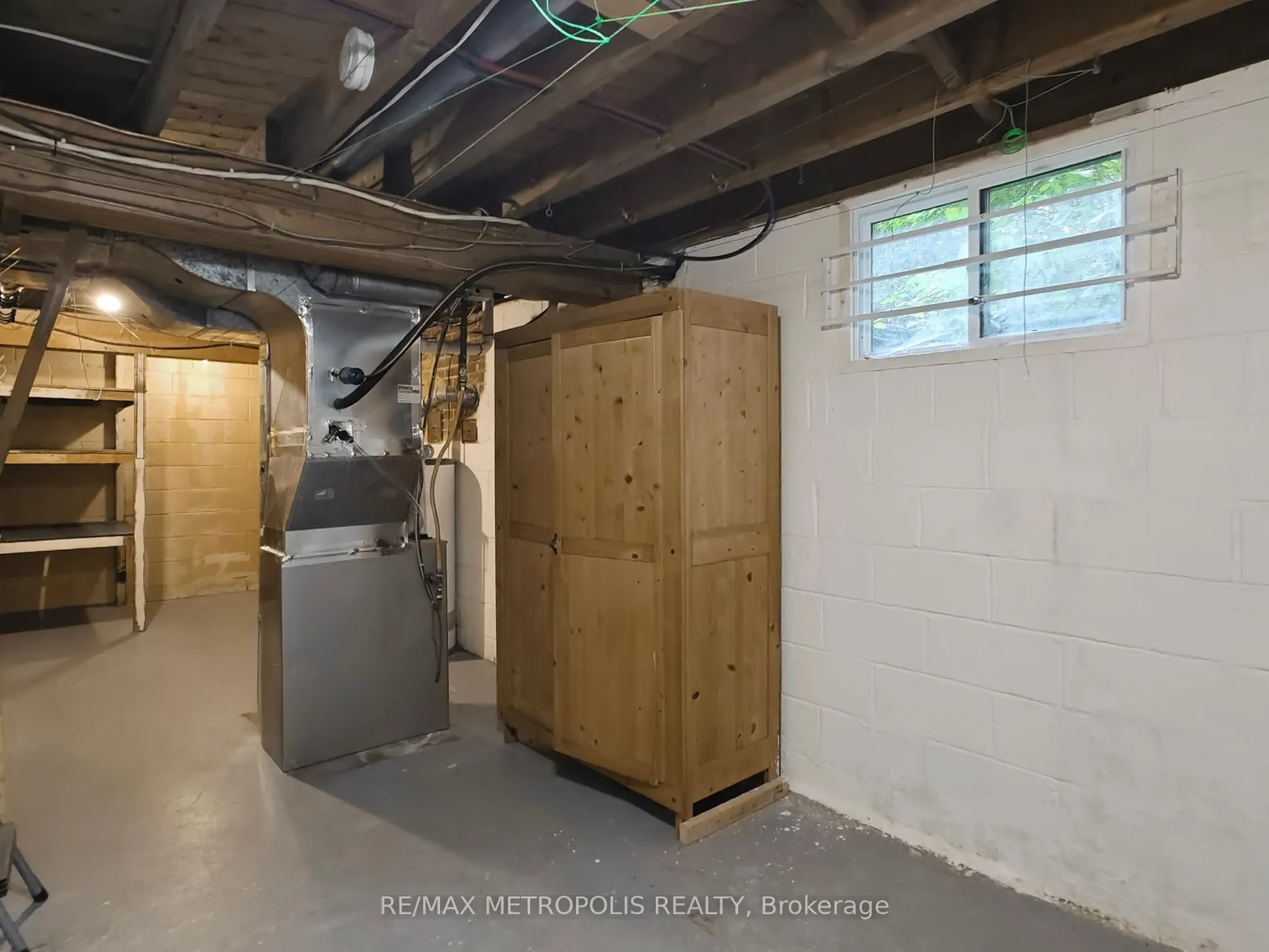 2098 Maplewood Drive