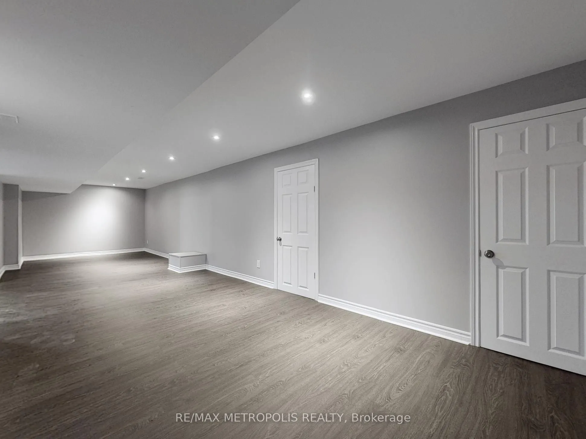 2098 Maplewood Drive