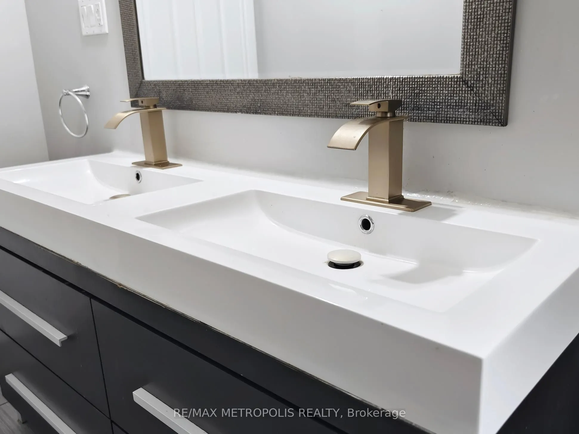 2098 Maplewood Drive