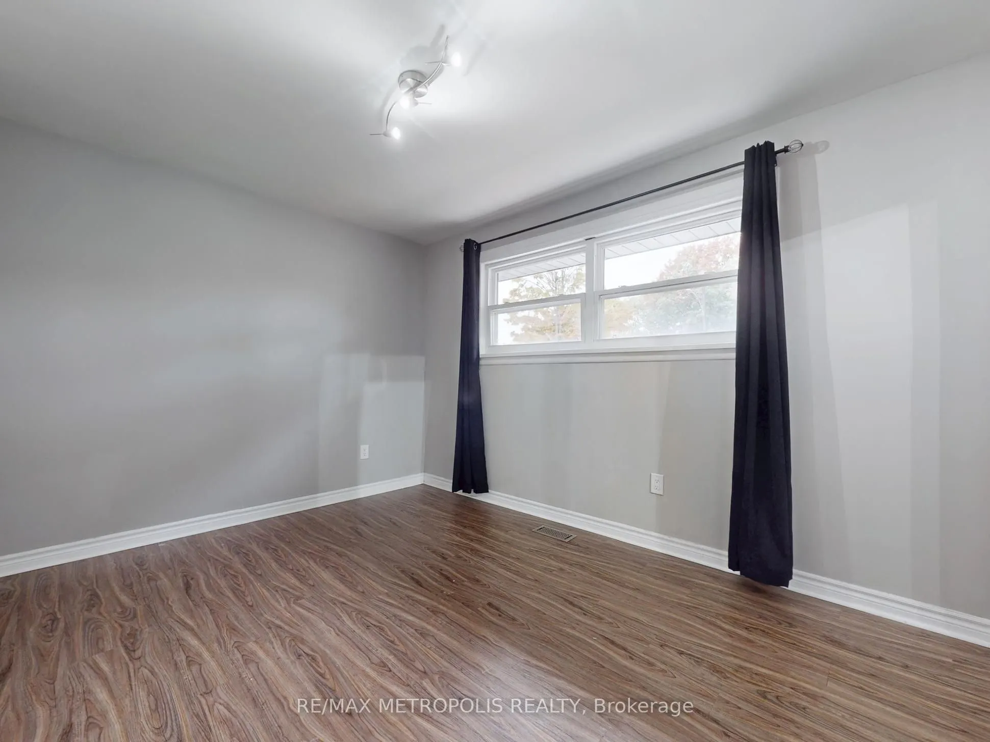 2098 Maplewood Drive