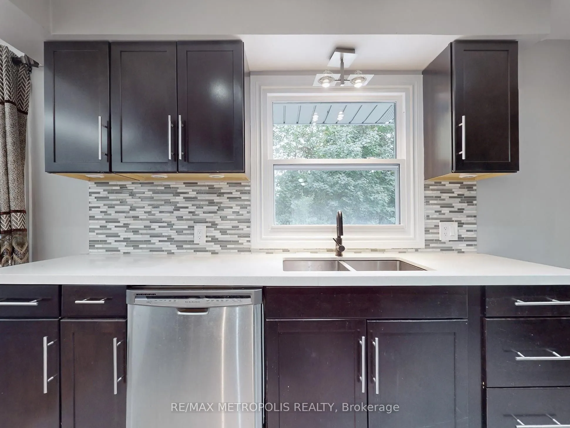 2098 Maplewood Drive