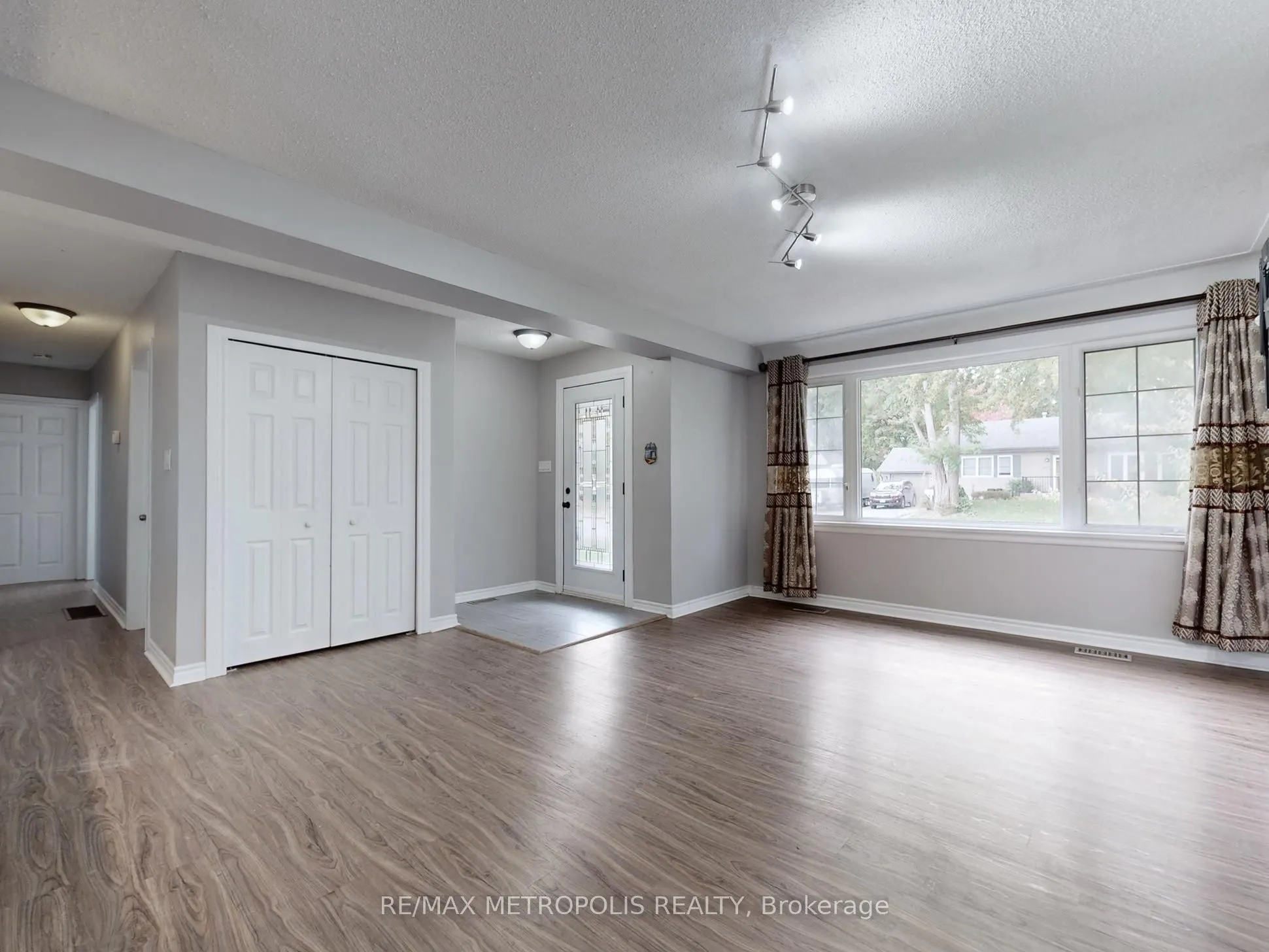 2098 Maplewood Drive