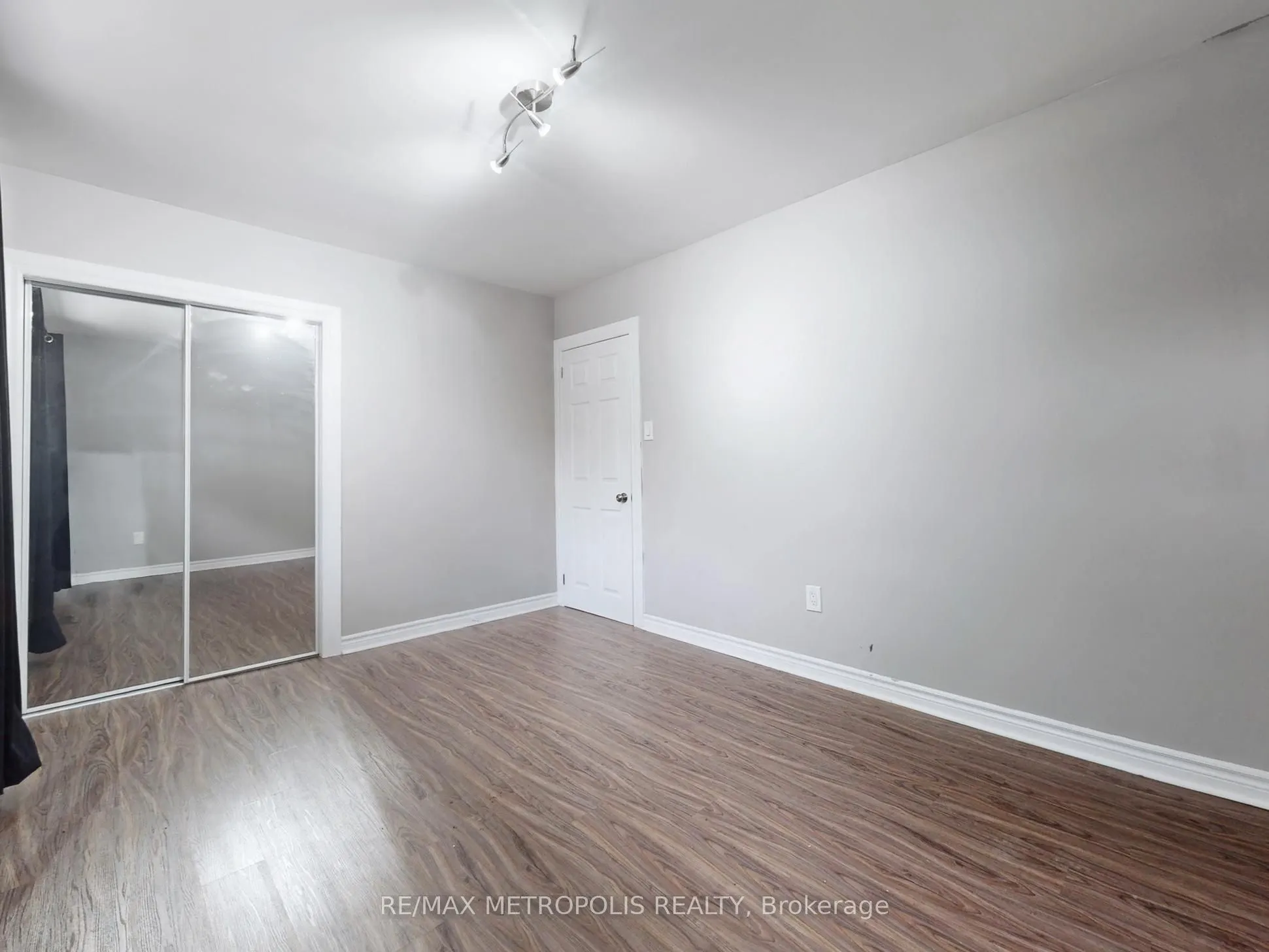 2098 Maplewood Drive