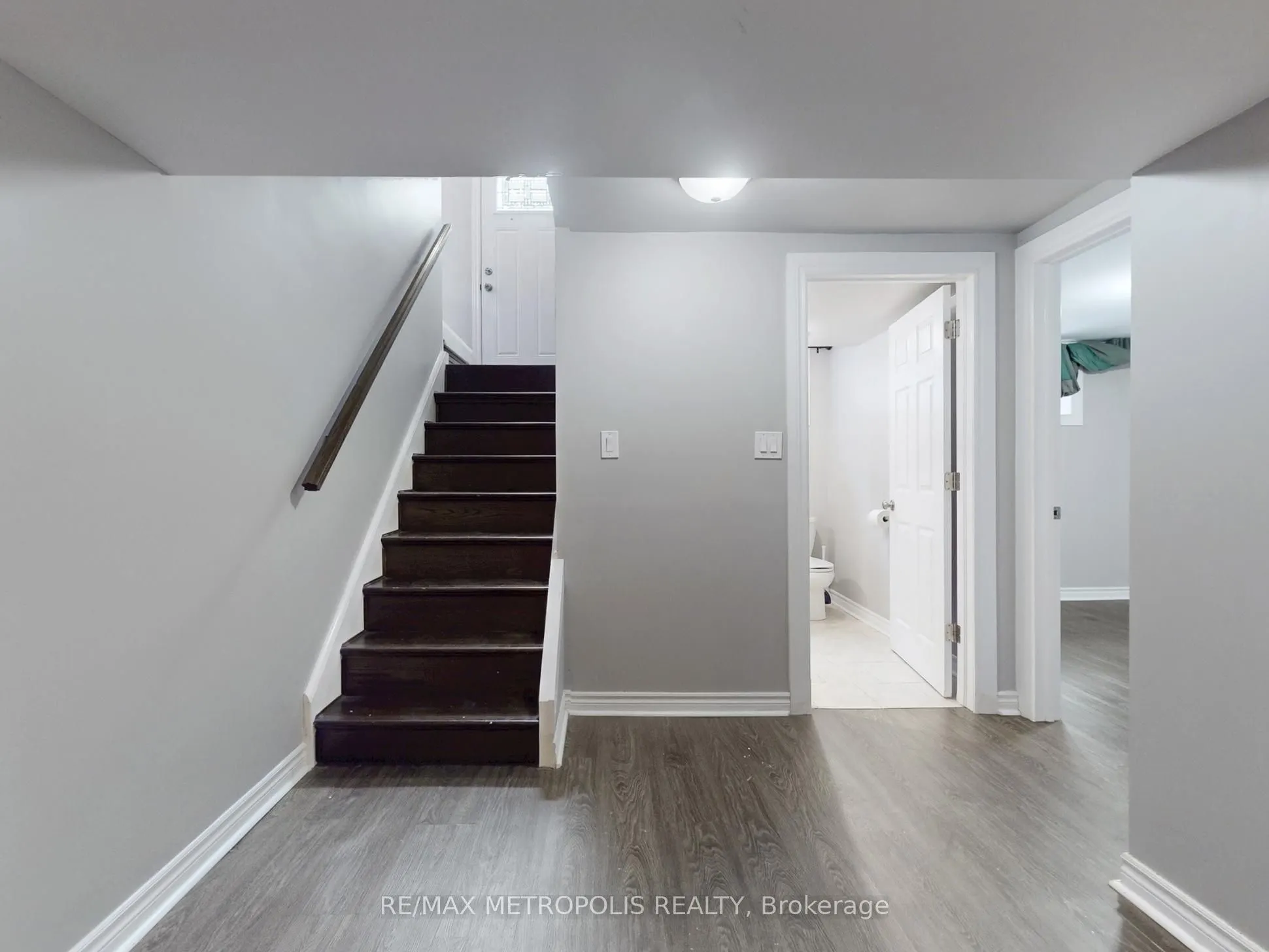 2098 Maplewood Drive