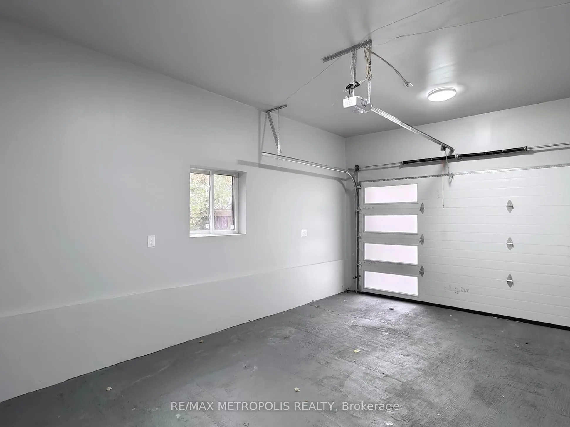 2098 Maplewood Drive