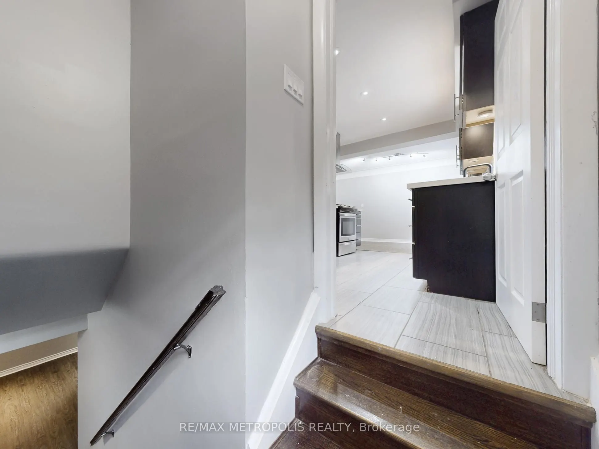 2098 Maplewood Drive