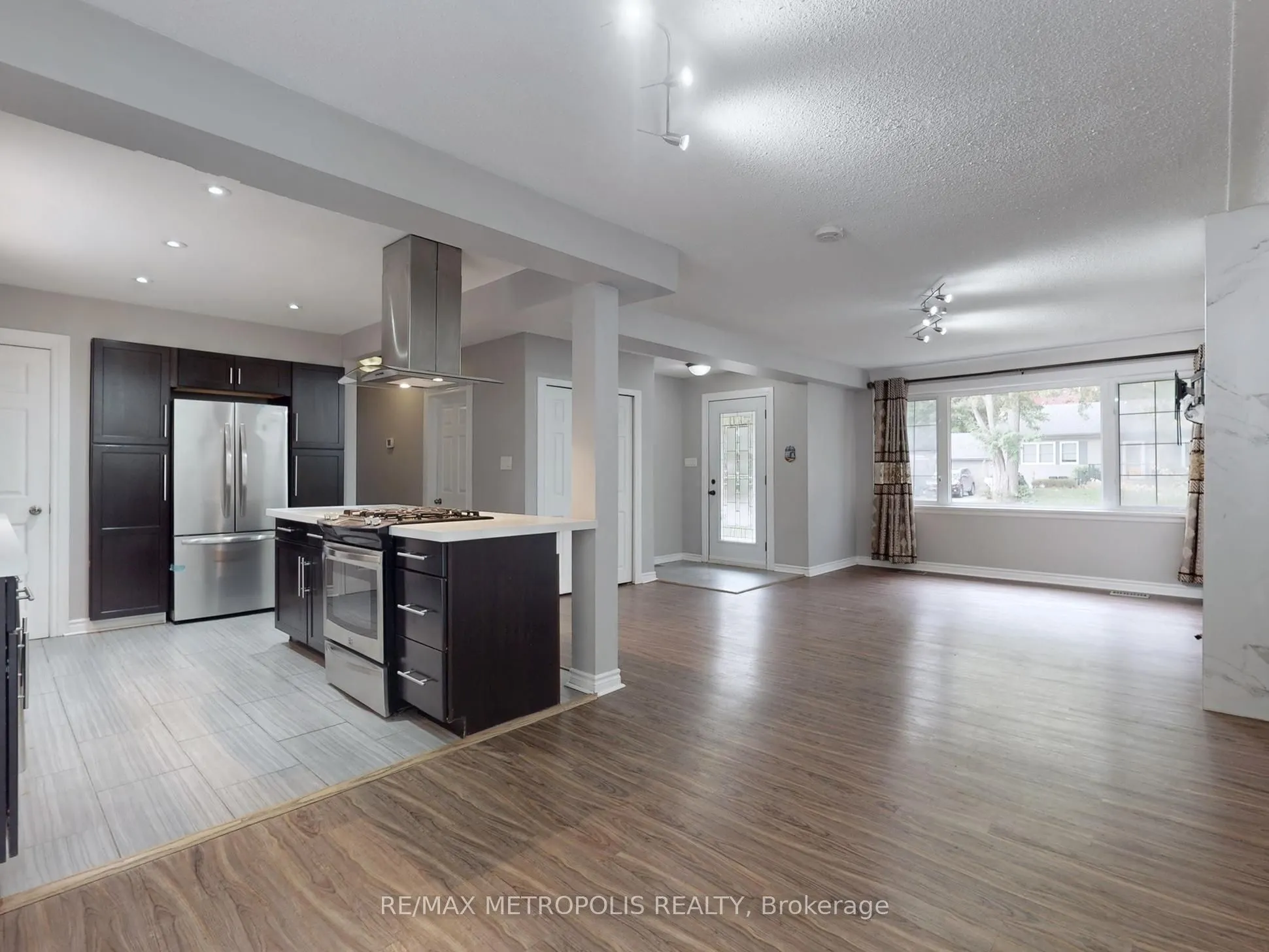 2098 Maplewood Drive