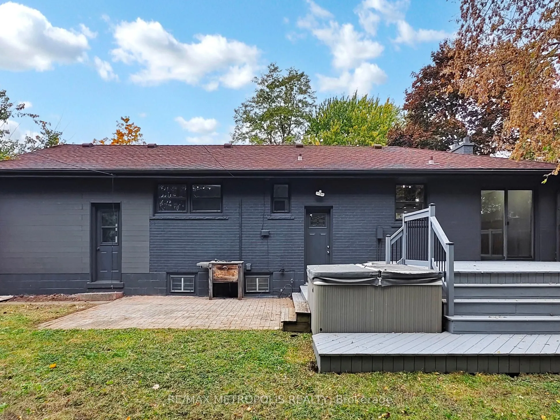 2098 Maplewood Drive