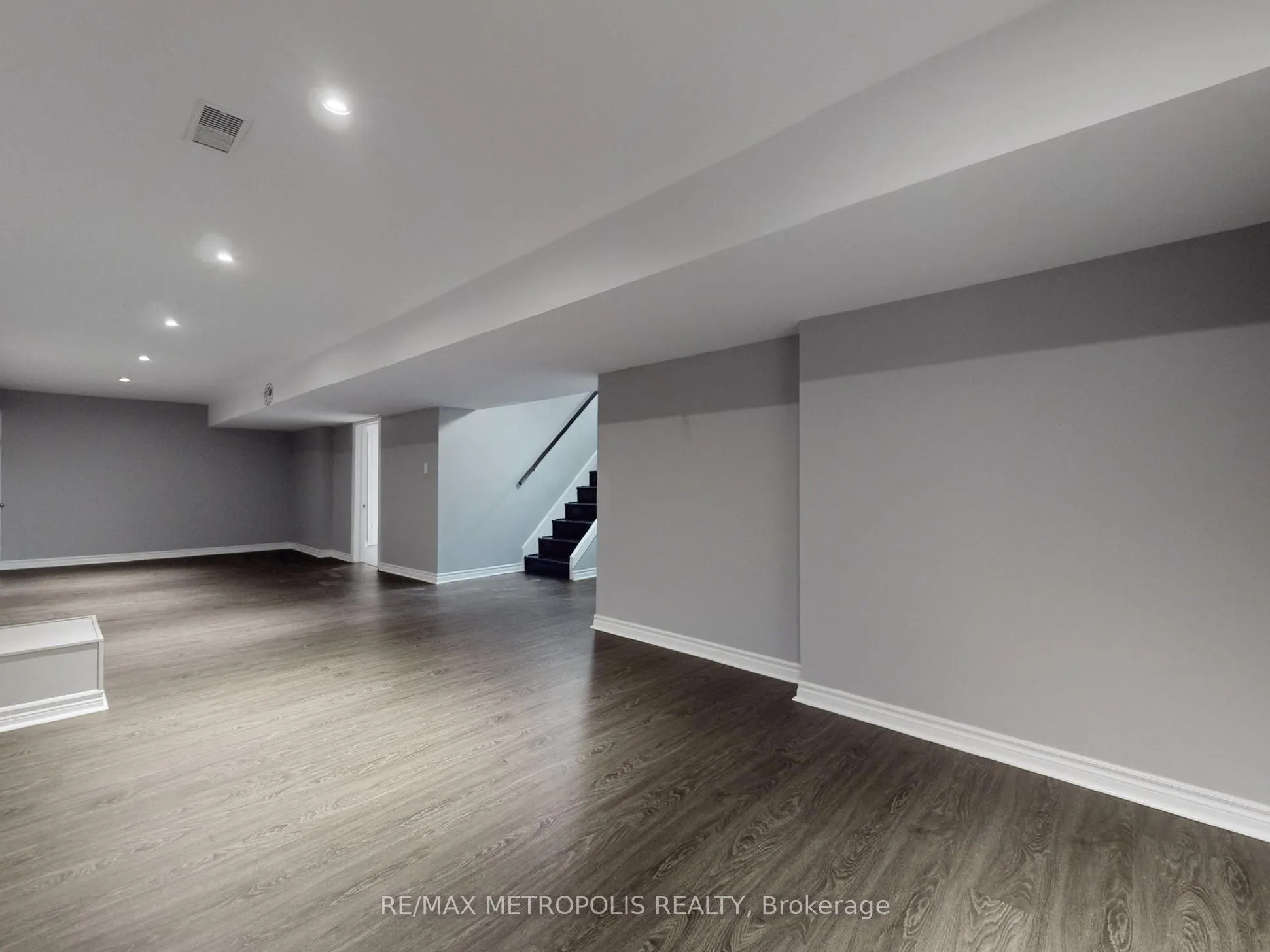 2098 Maplewood Drive