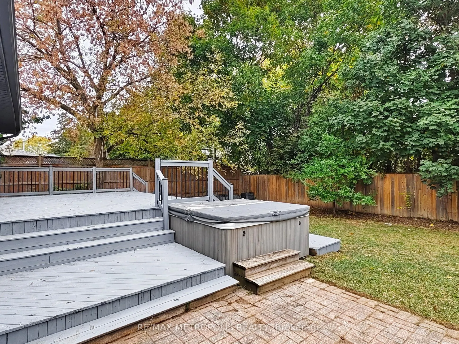 2098 Maplewood Drive