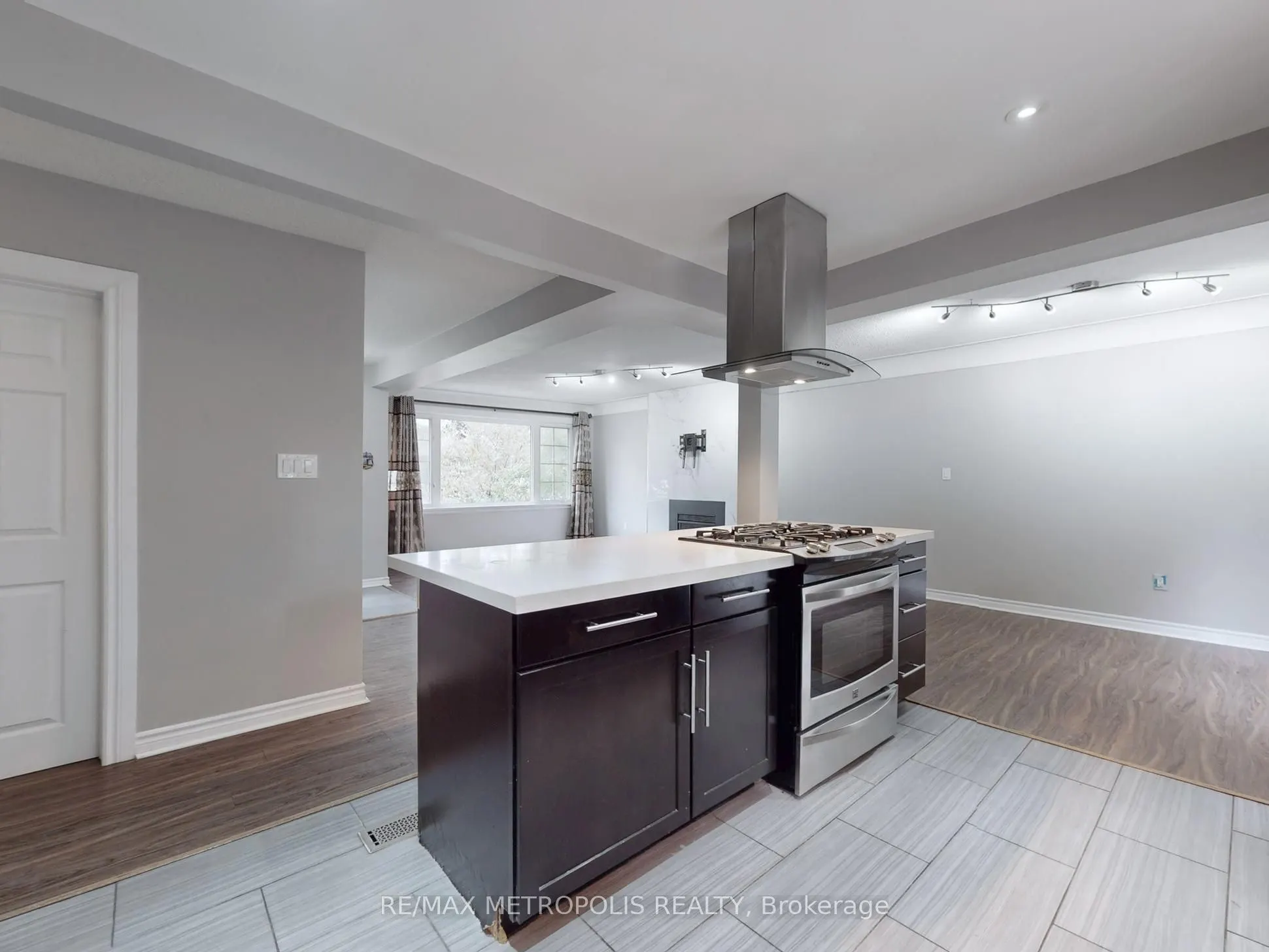 2098 Maplewood Drive