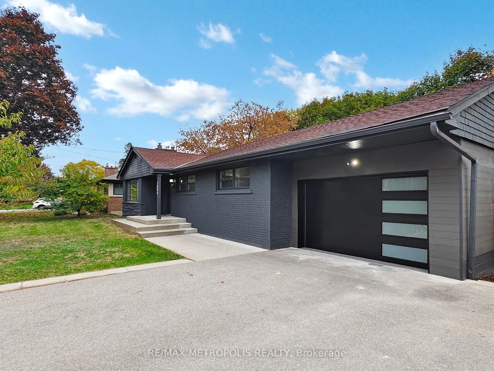 2098 Maplewood Drive