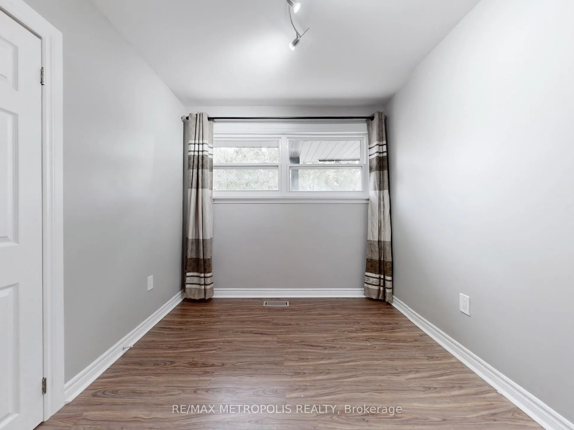 2098 Maplewood Drive