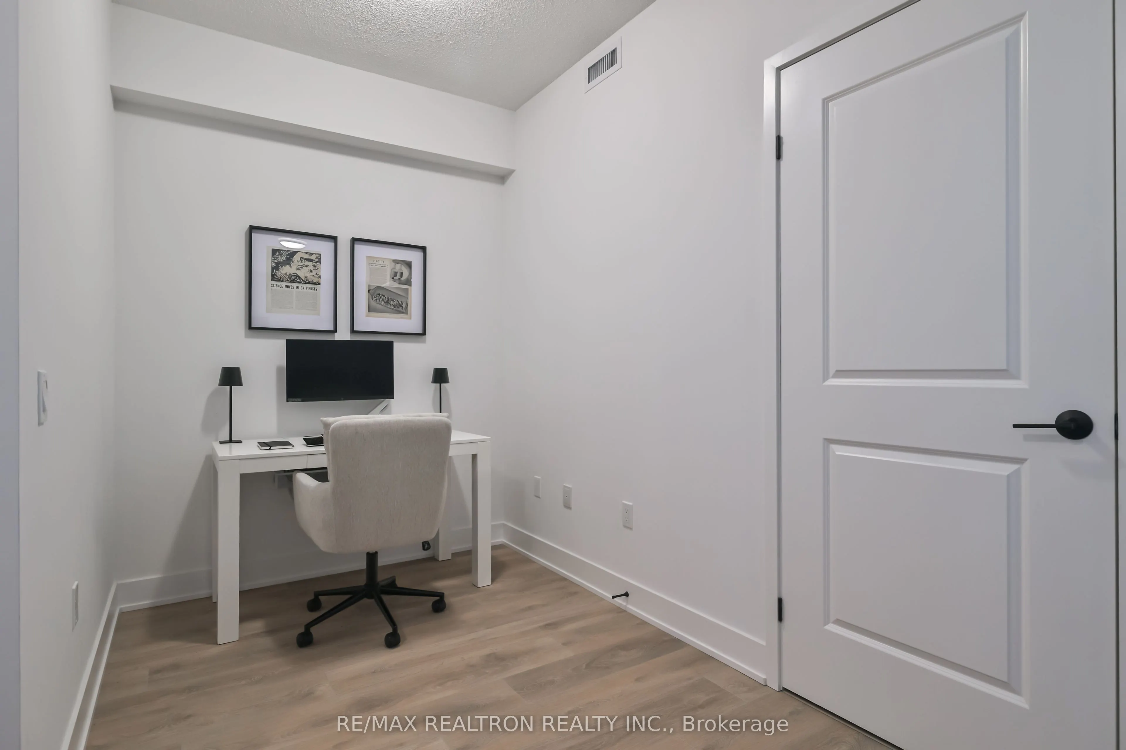 202 Burnhamthorpe Road E, #1904W