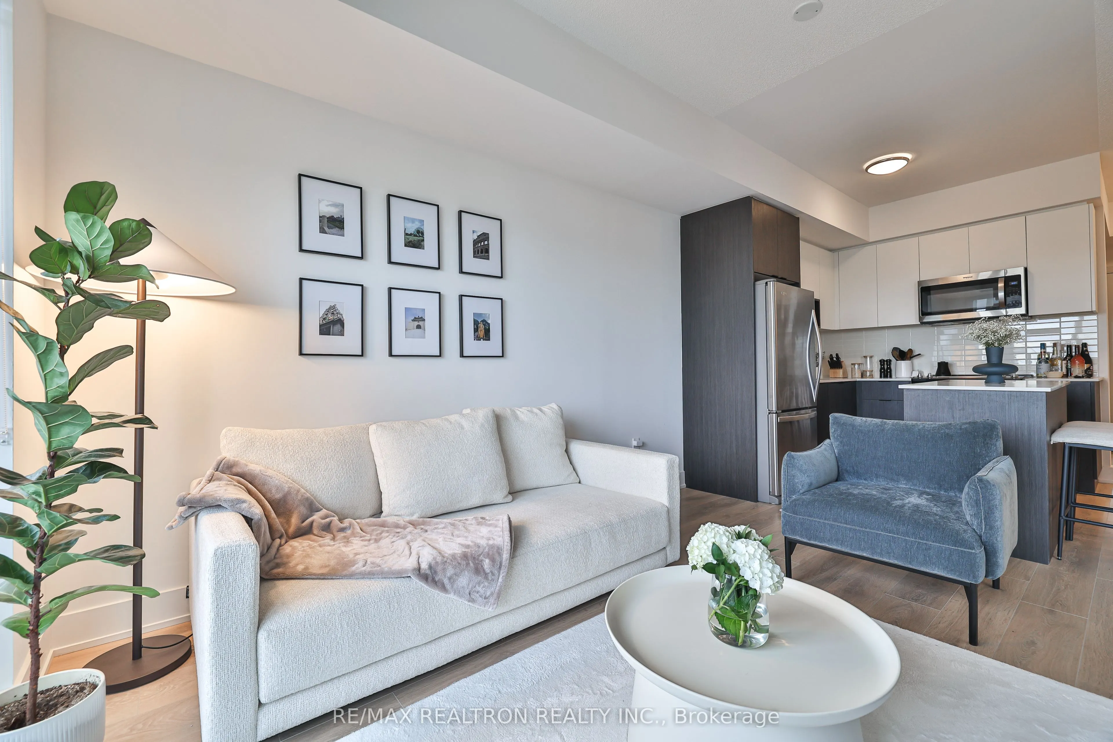 202 Burnhamthorpe Road E, #1904W