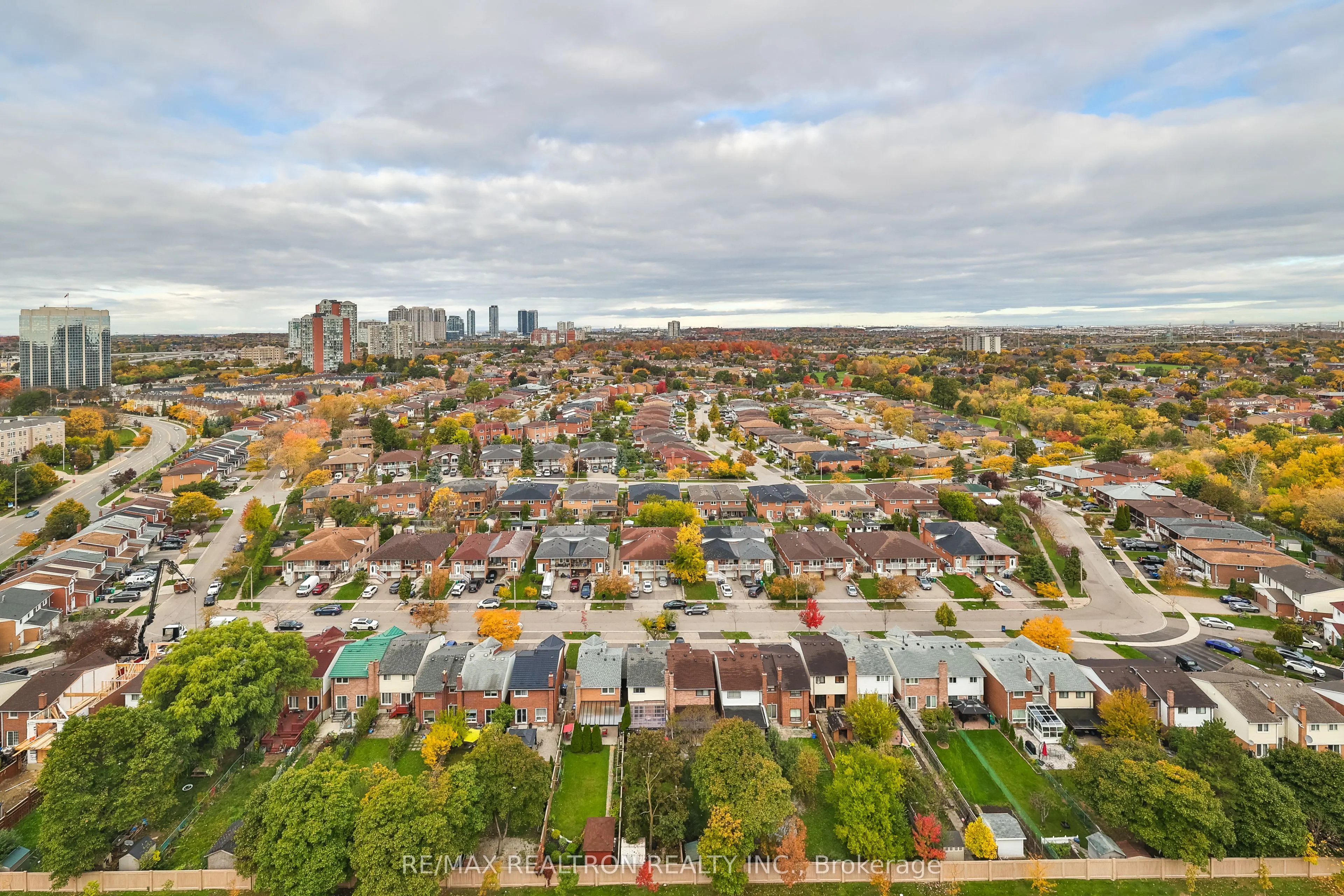 202 Burnhamthorpe Road E, #1904W