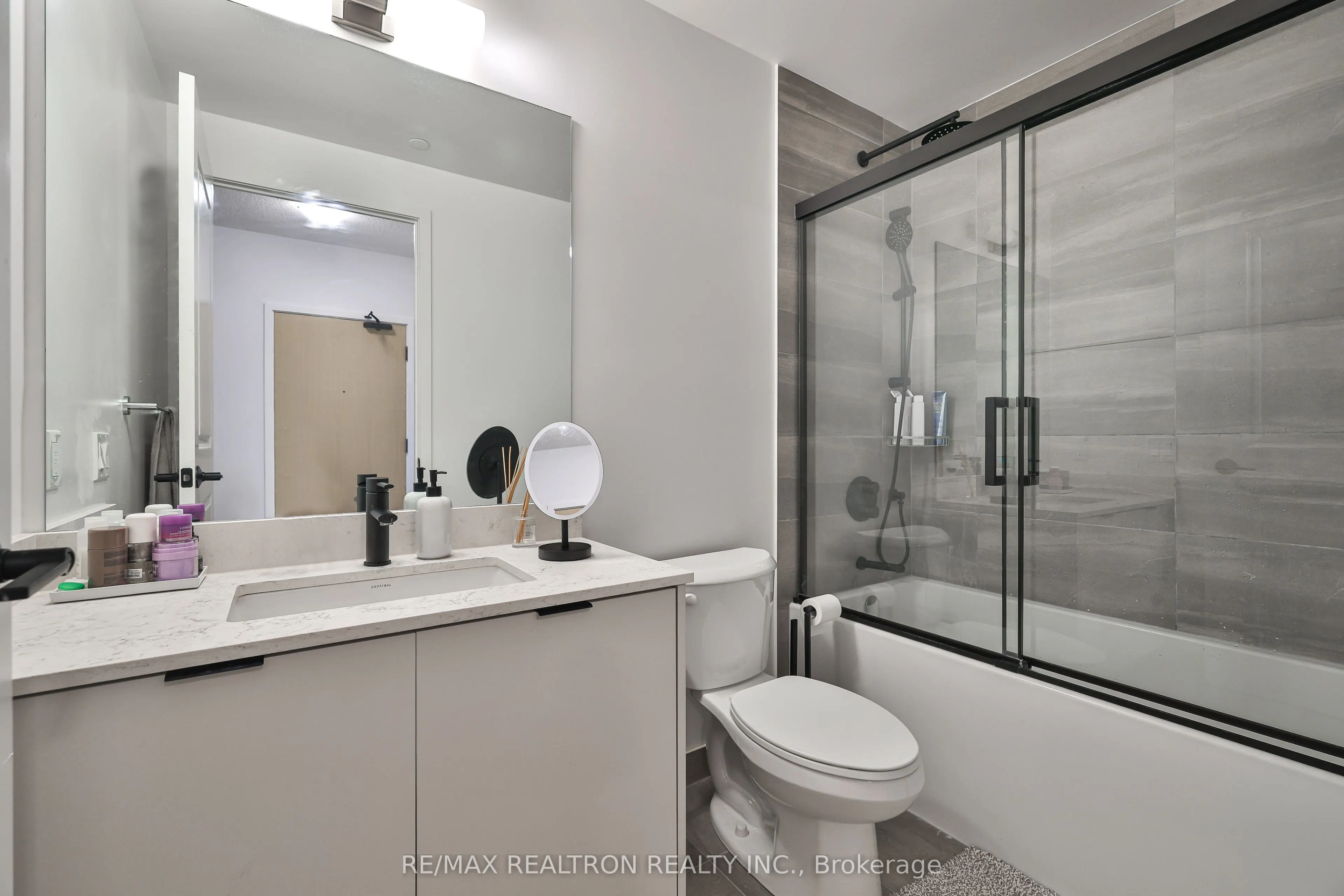 202 Burnhamthorpe Road E, #1904W