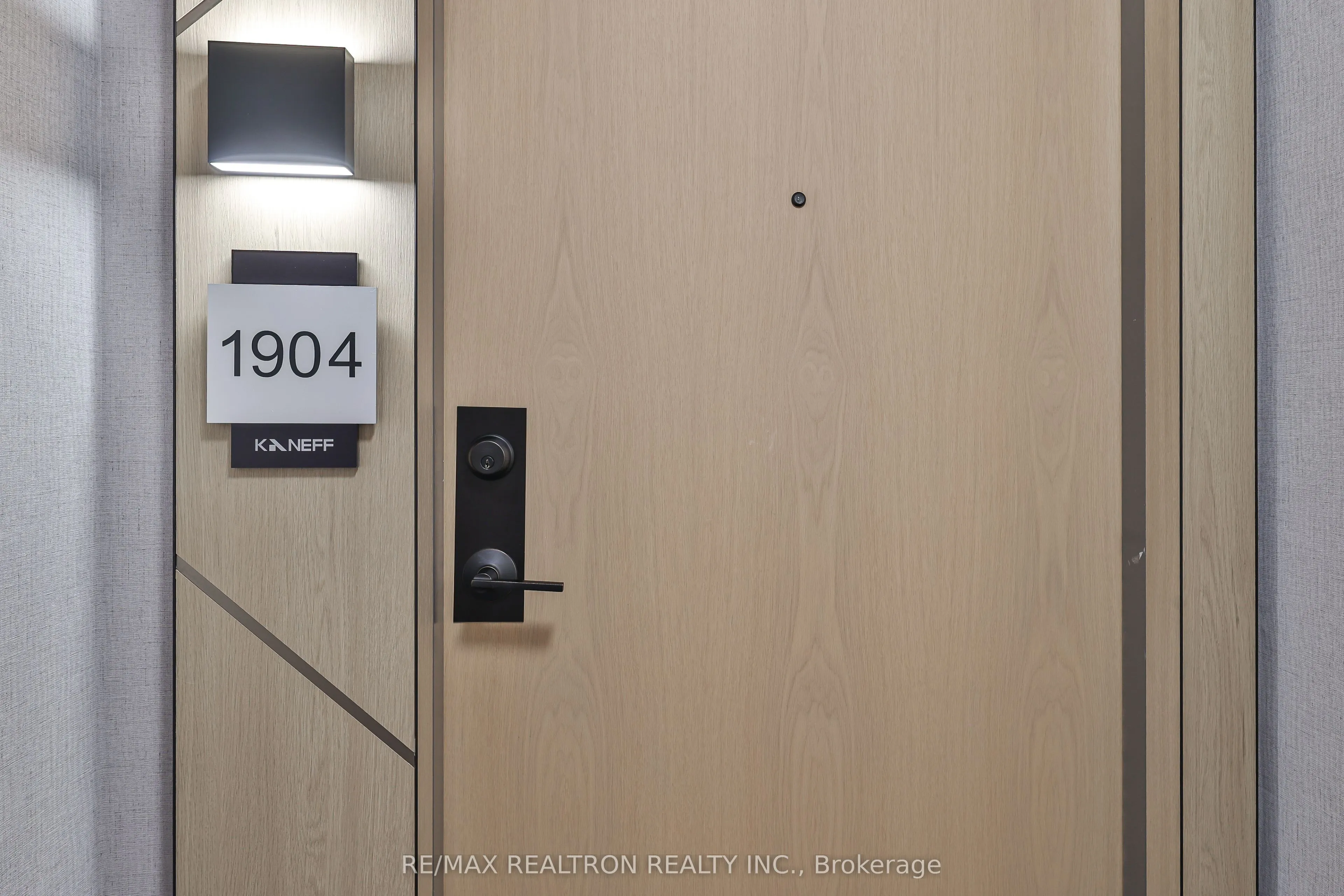 202 Burnhamthorpe Road E, #1904W