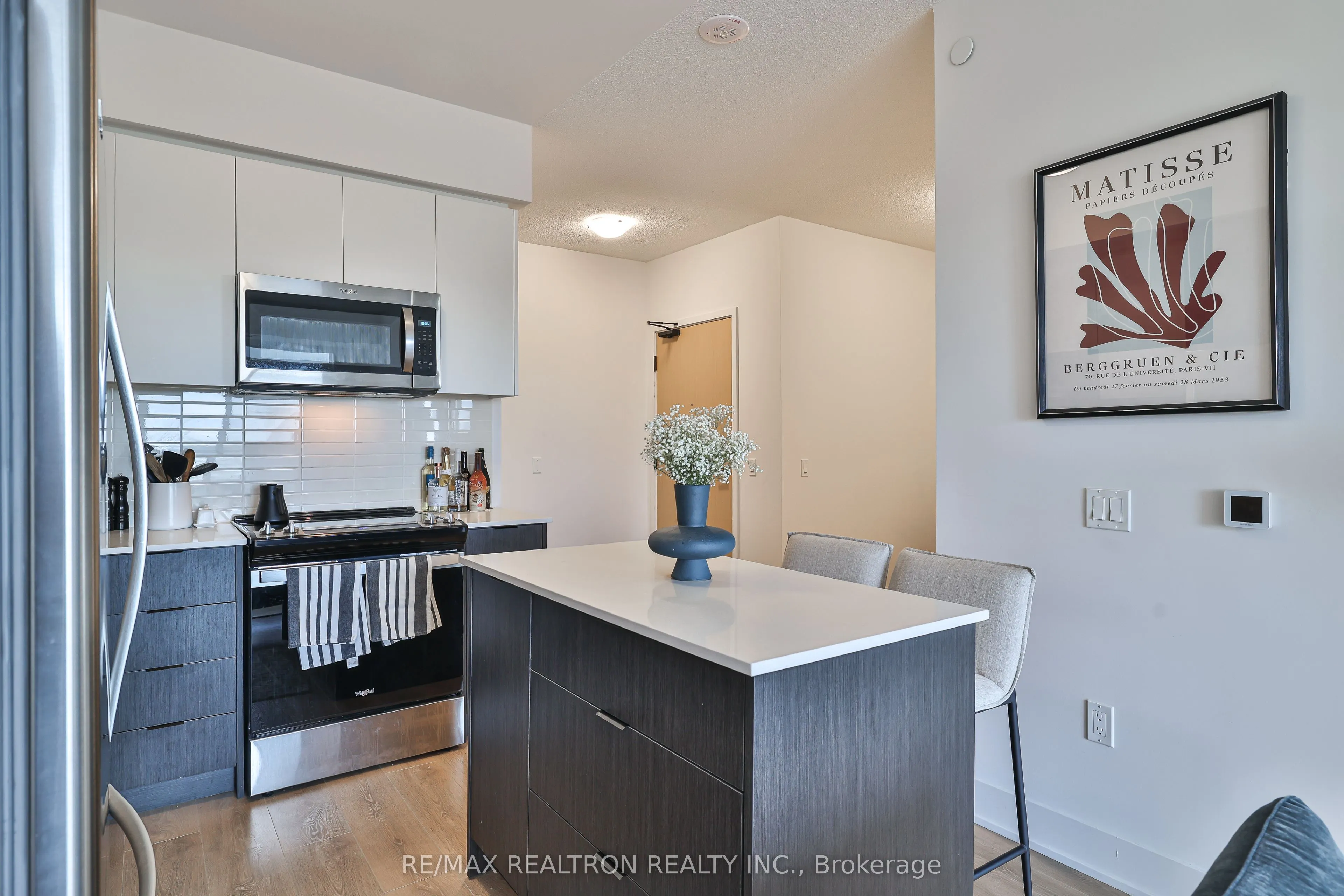 202 Burnhamthorpe Road E, #1904W