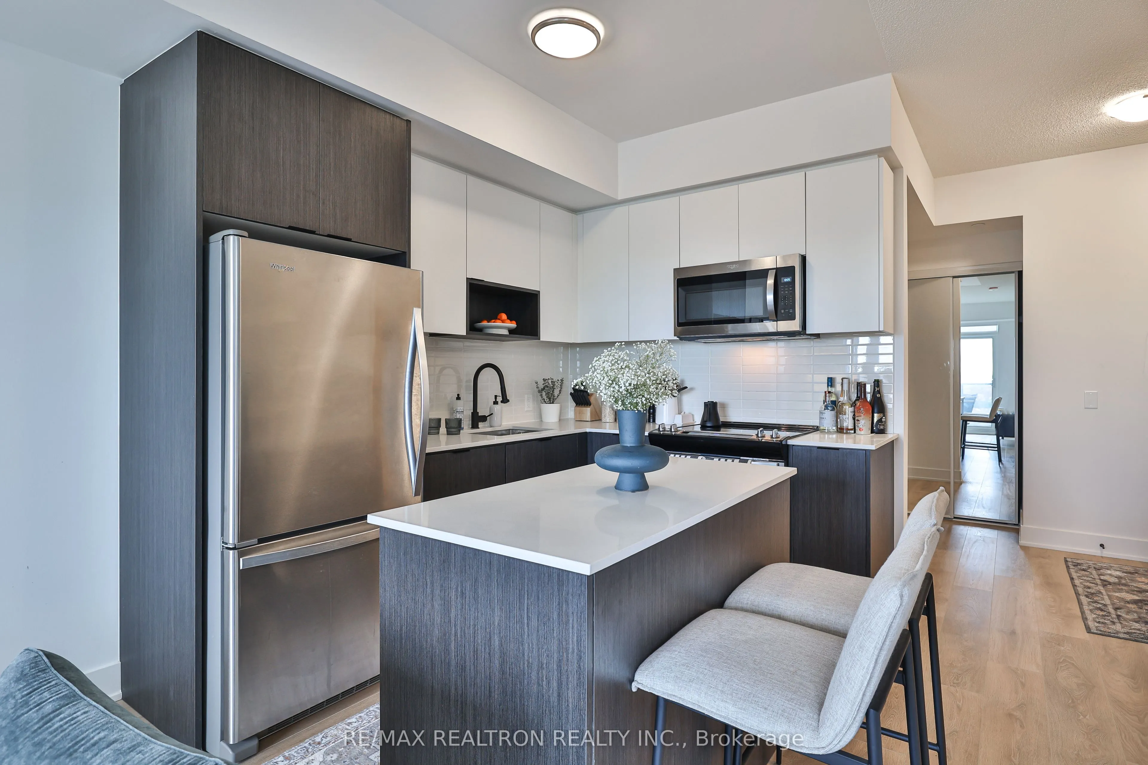 202 Burnhamthorpe Road E, #1904W