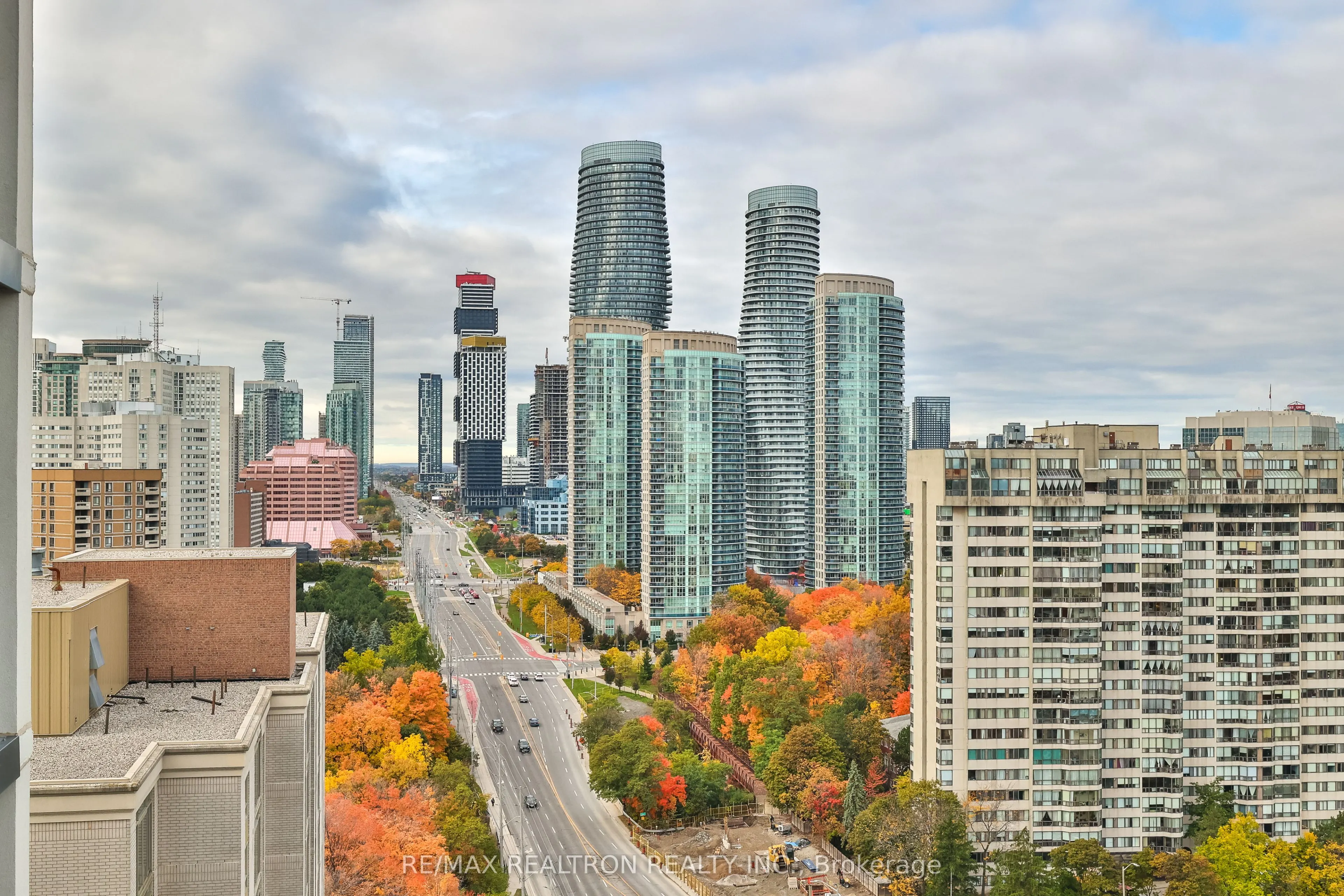 202 Burnhamthorpe Road E, #1904W