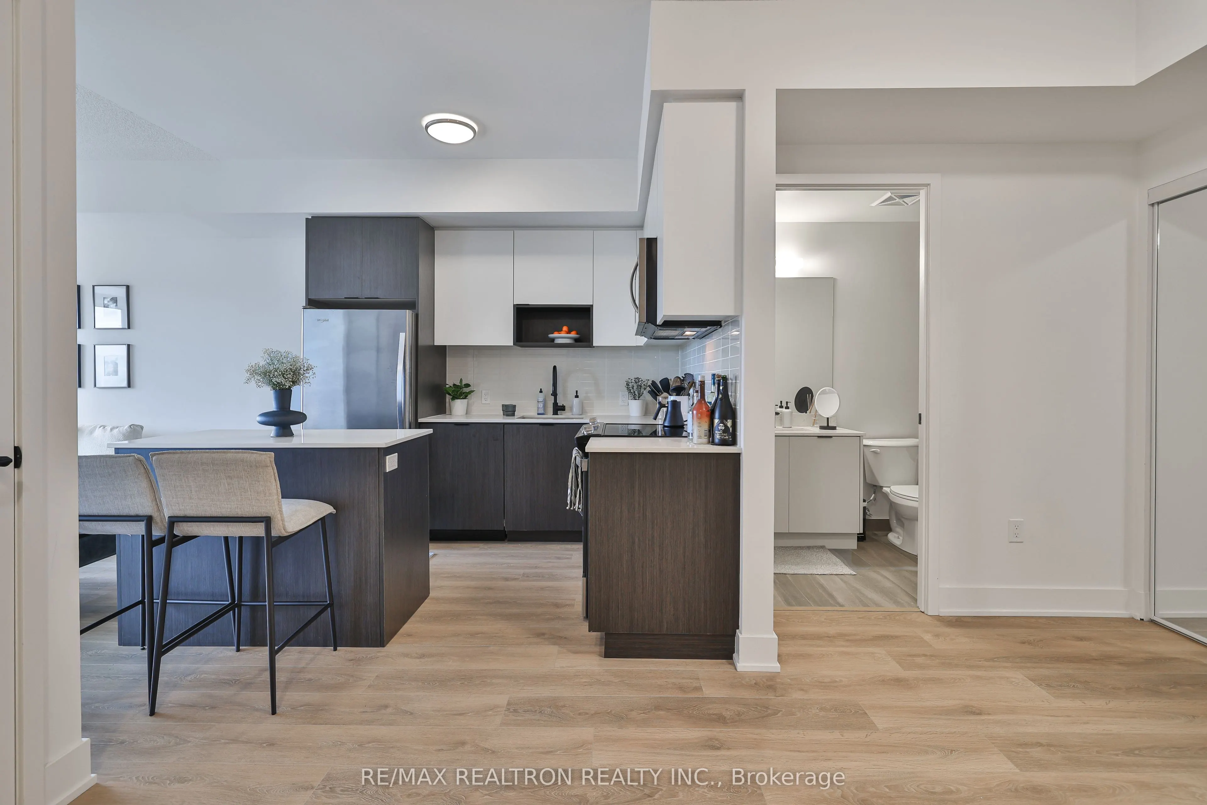 202 Burnhamthorpe Road E, #1904W